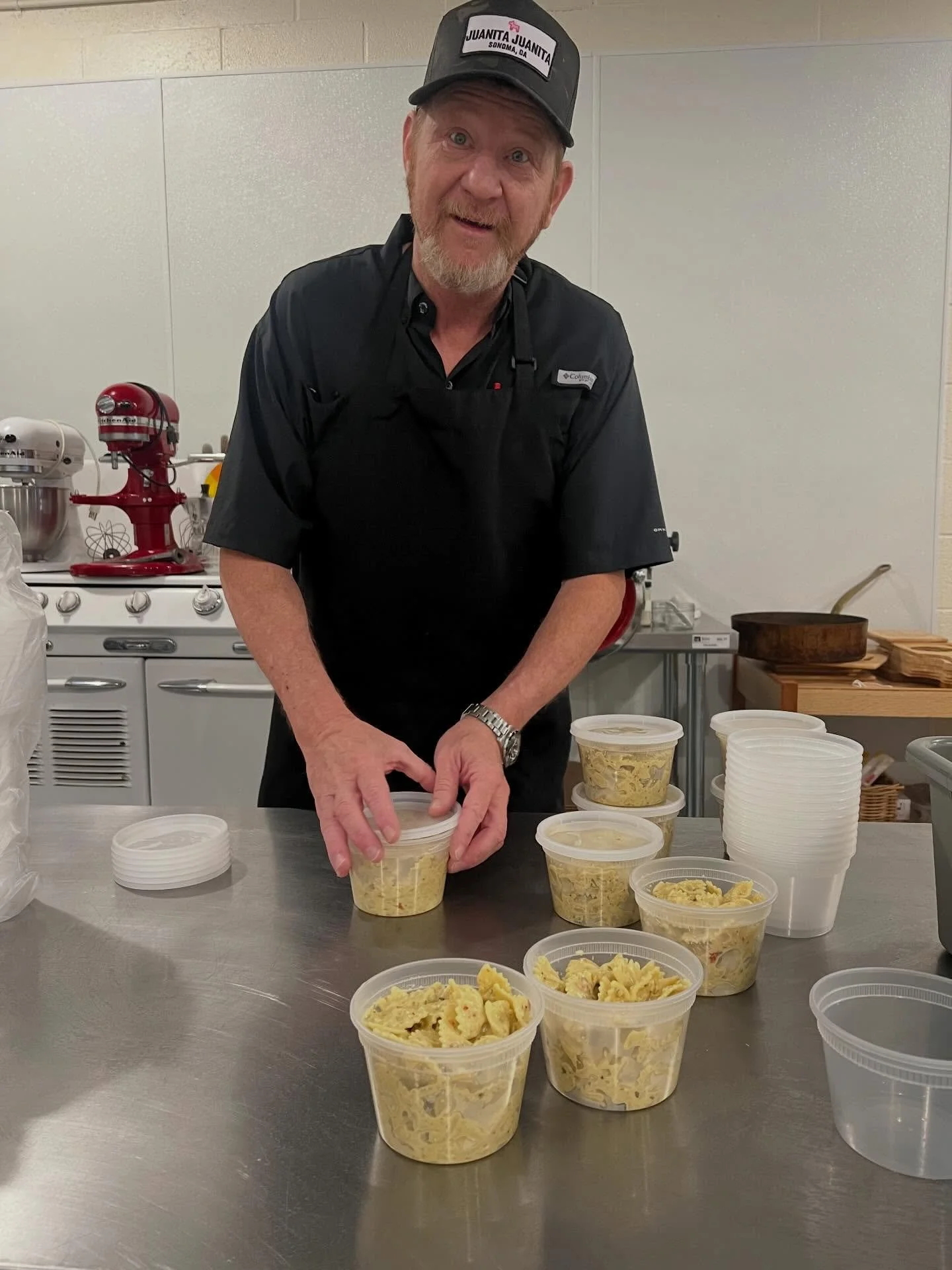 Ben packed up Pasta Pesto Alfredo for our seniors this week.  Fresh, creamy and totally delicious.  Only the best for our seniors. @burbankhousingcorp @sheanadavis @epicureansonoma @fishsonoma @svchc_sonoma @vintagehousesonoma @farmtopantry