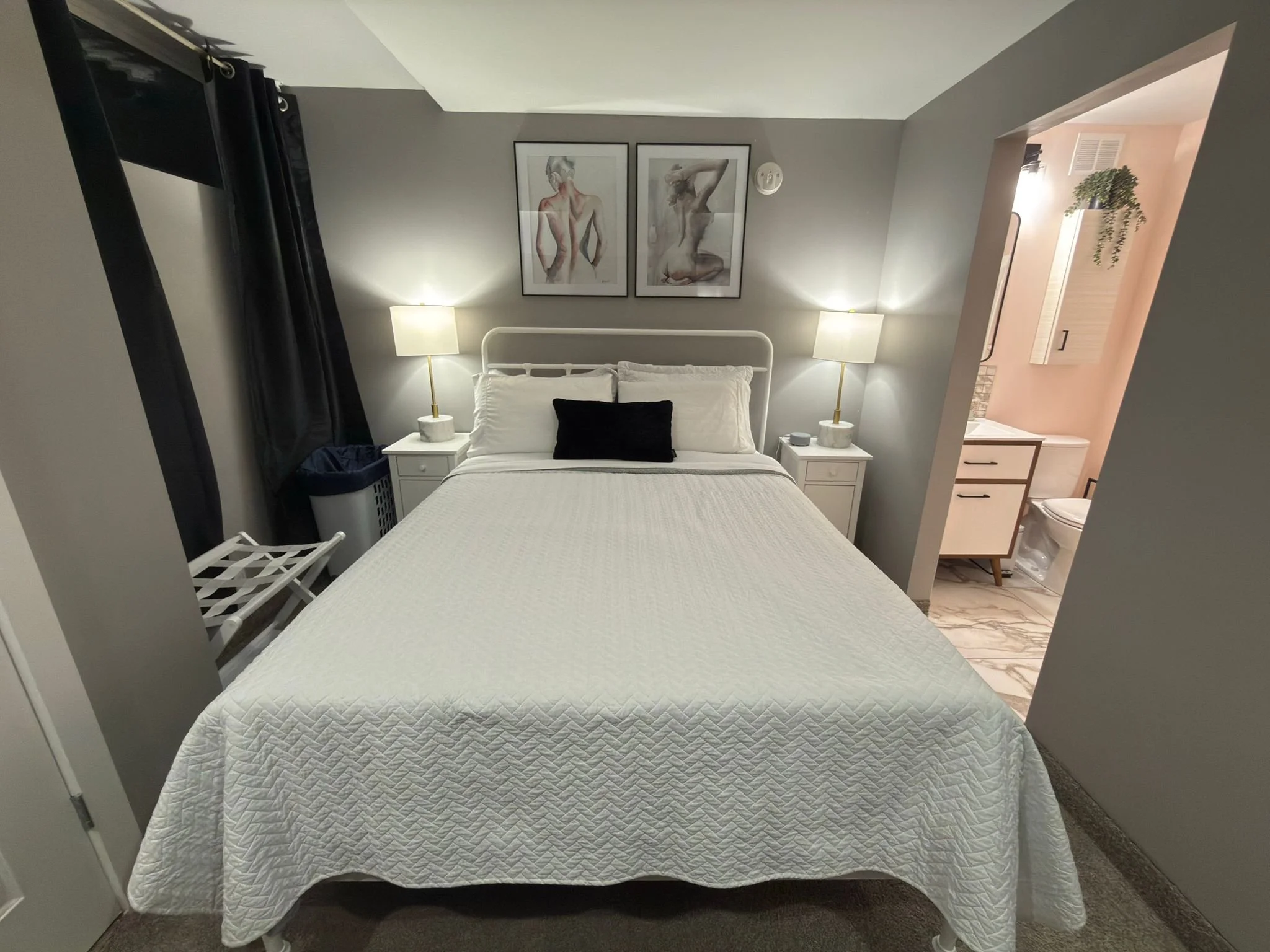 Bedroom 2 with private 3 piece washroom (Queen)