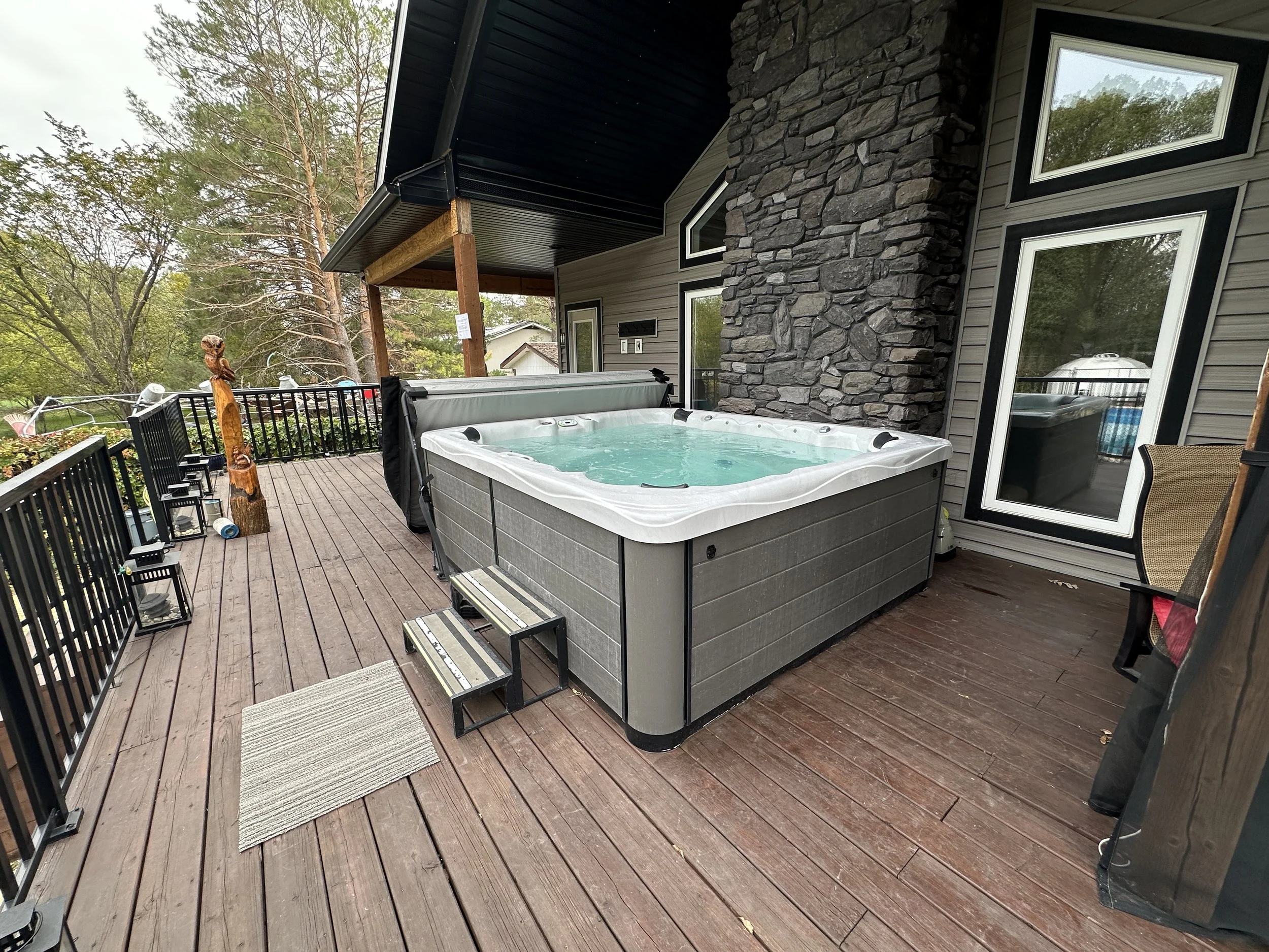 Outdoor Hot tub open all year round