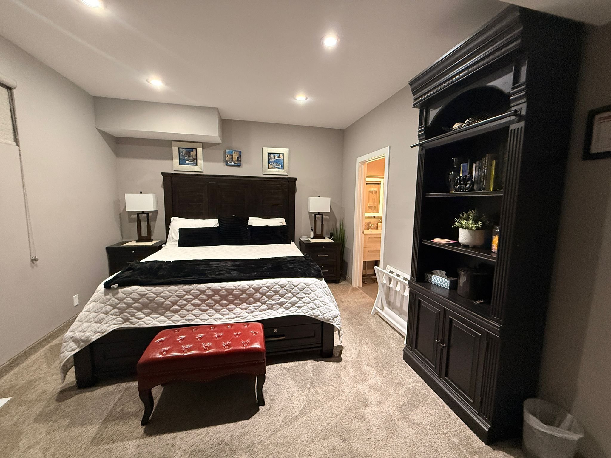 Bedroom 3 with private 3 piece washroom (King)