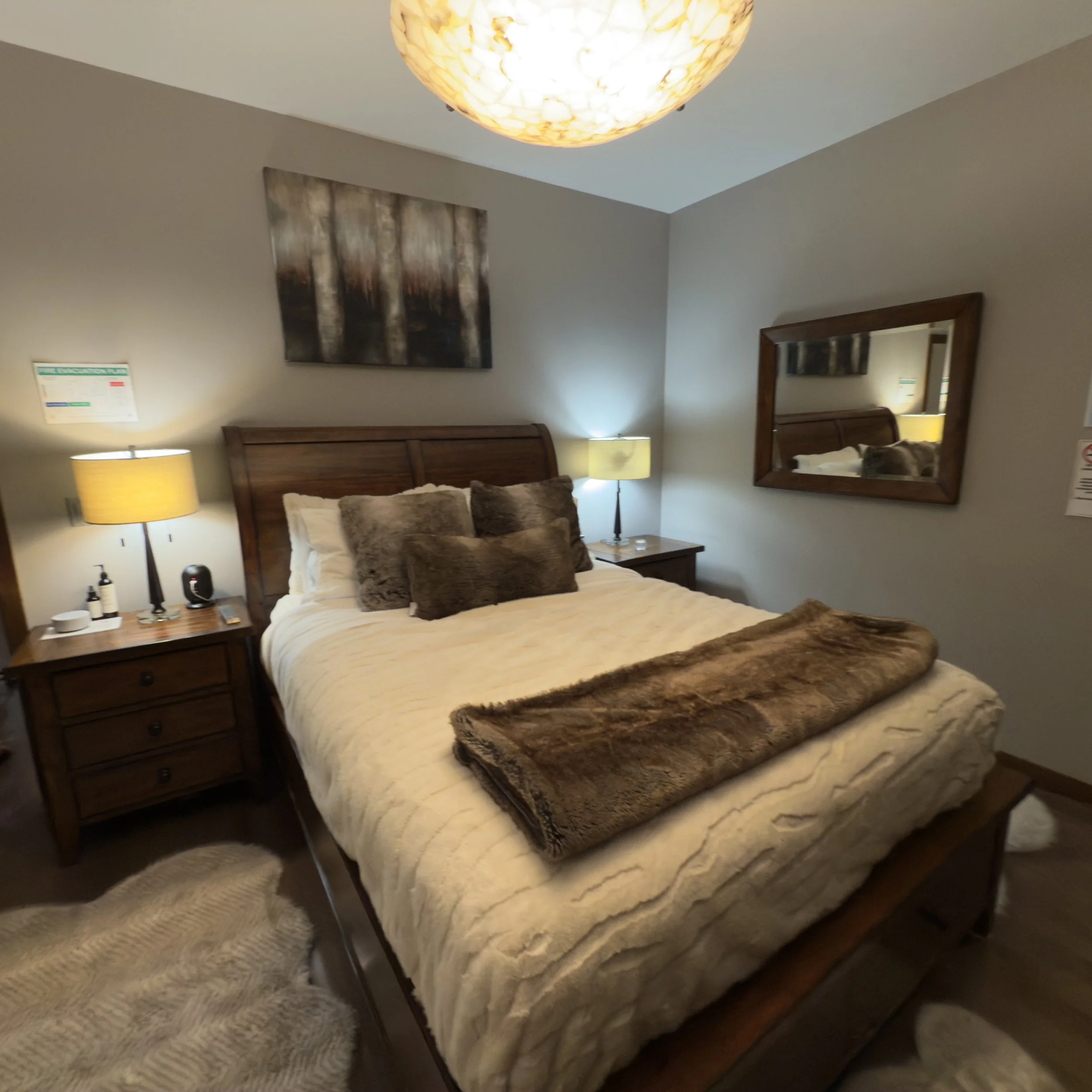 Large well appointed queen bedroom 