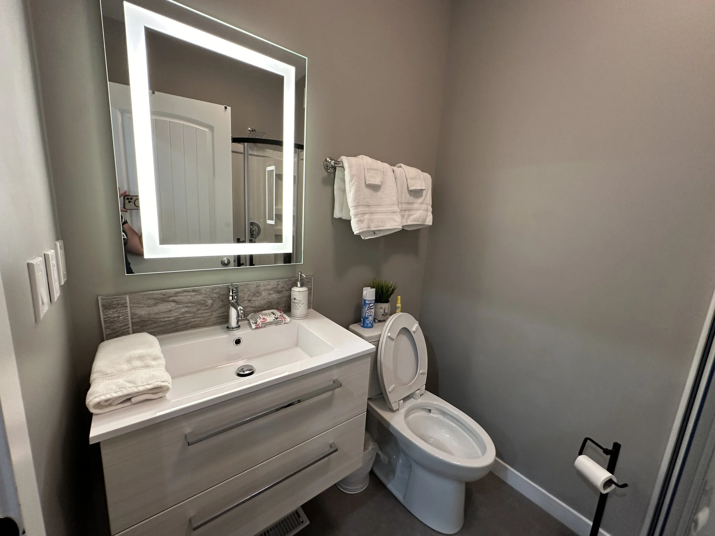 King Bedroom 3 Beautiful 3 piece bathroom