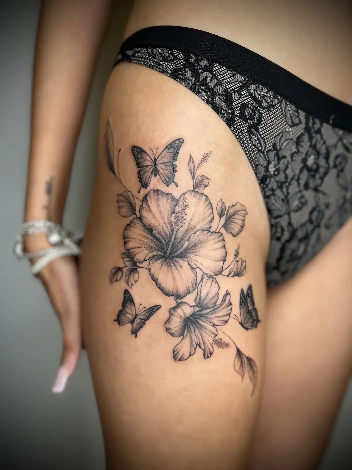 Black and grey floral and butterfly thigh tattoo by Austin tattoo artist Johny Vasquez — Mommasboy Tattoo