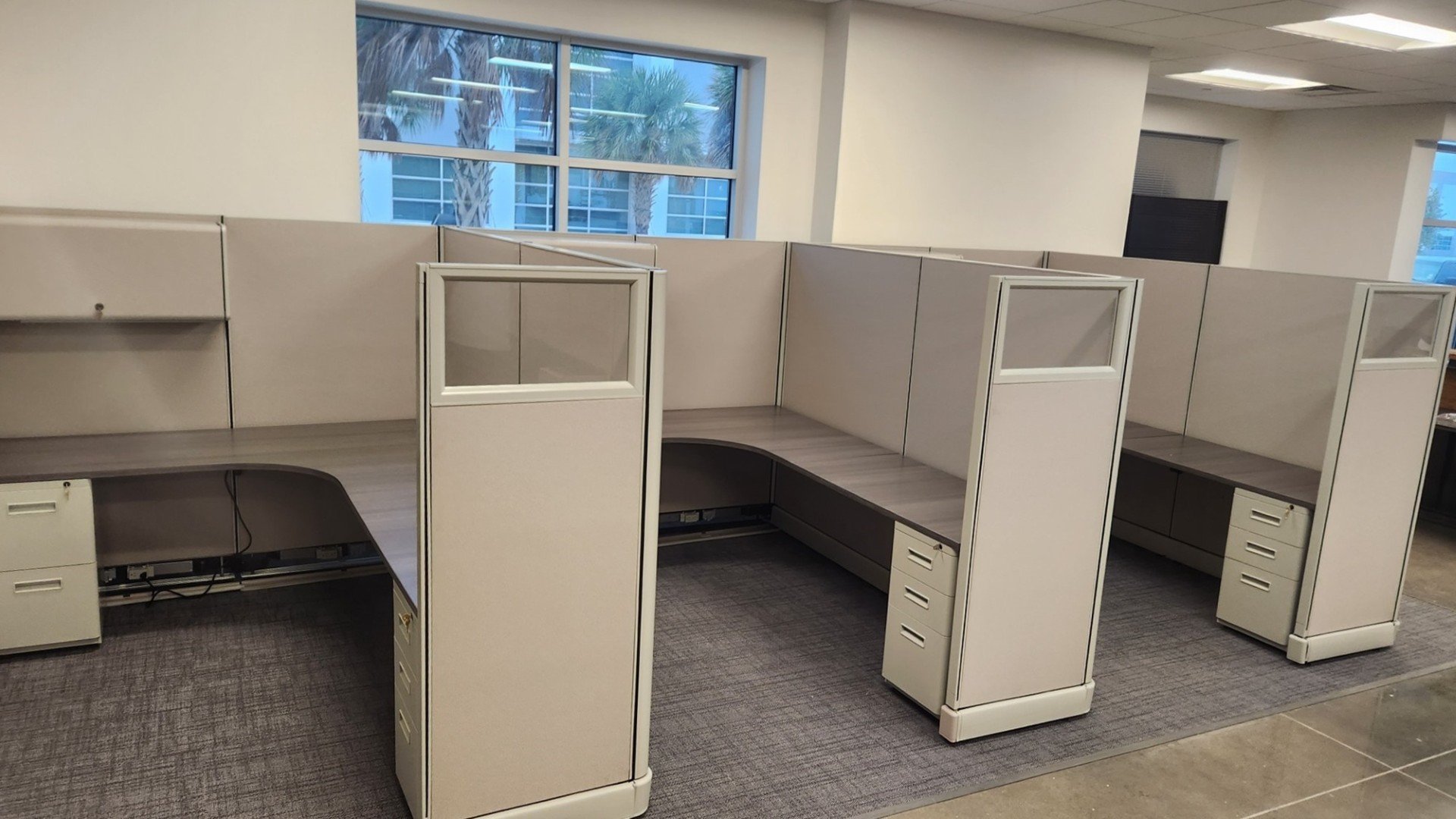 HM AO2 w glass 67H.jpg