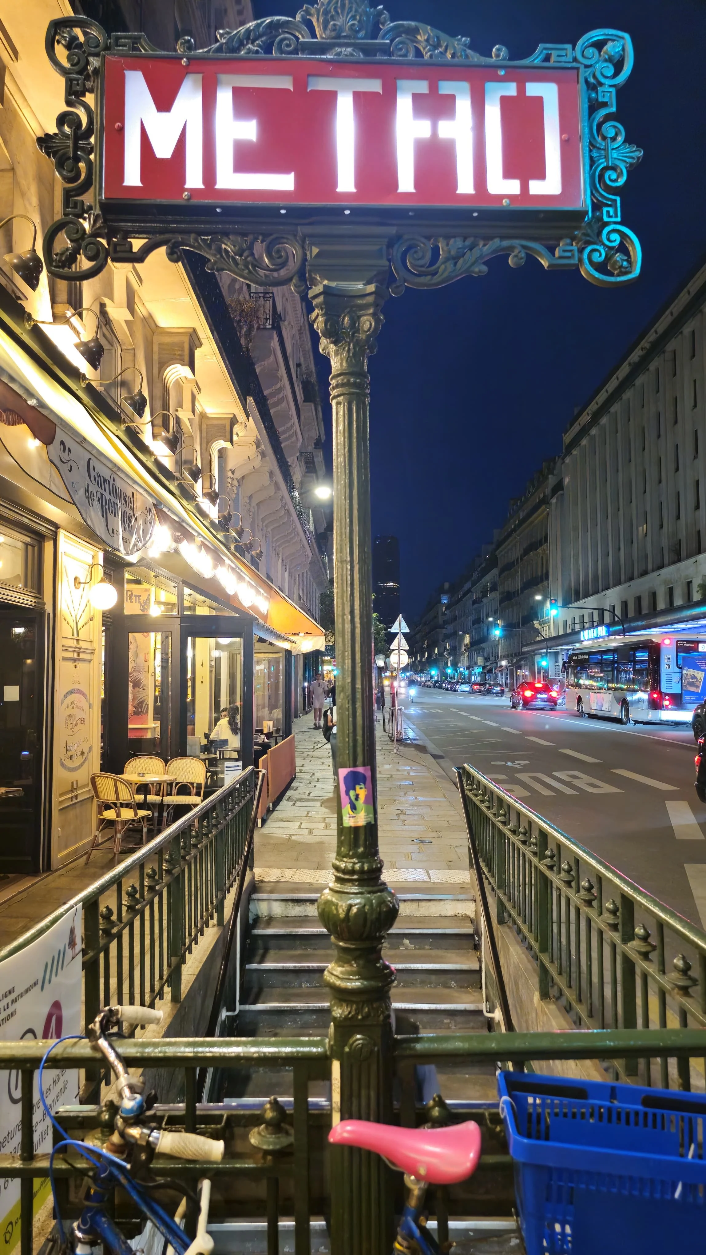 Paris, France (CLICK PHOTO)