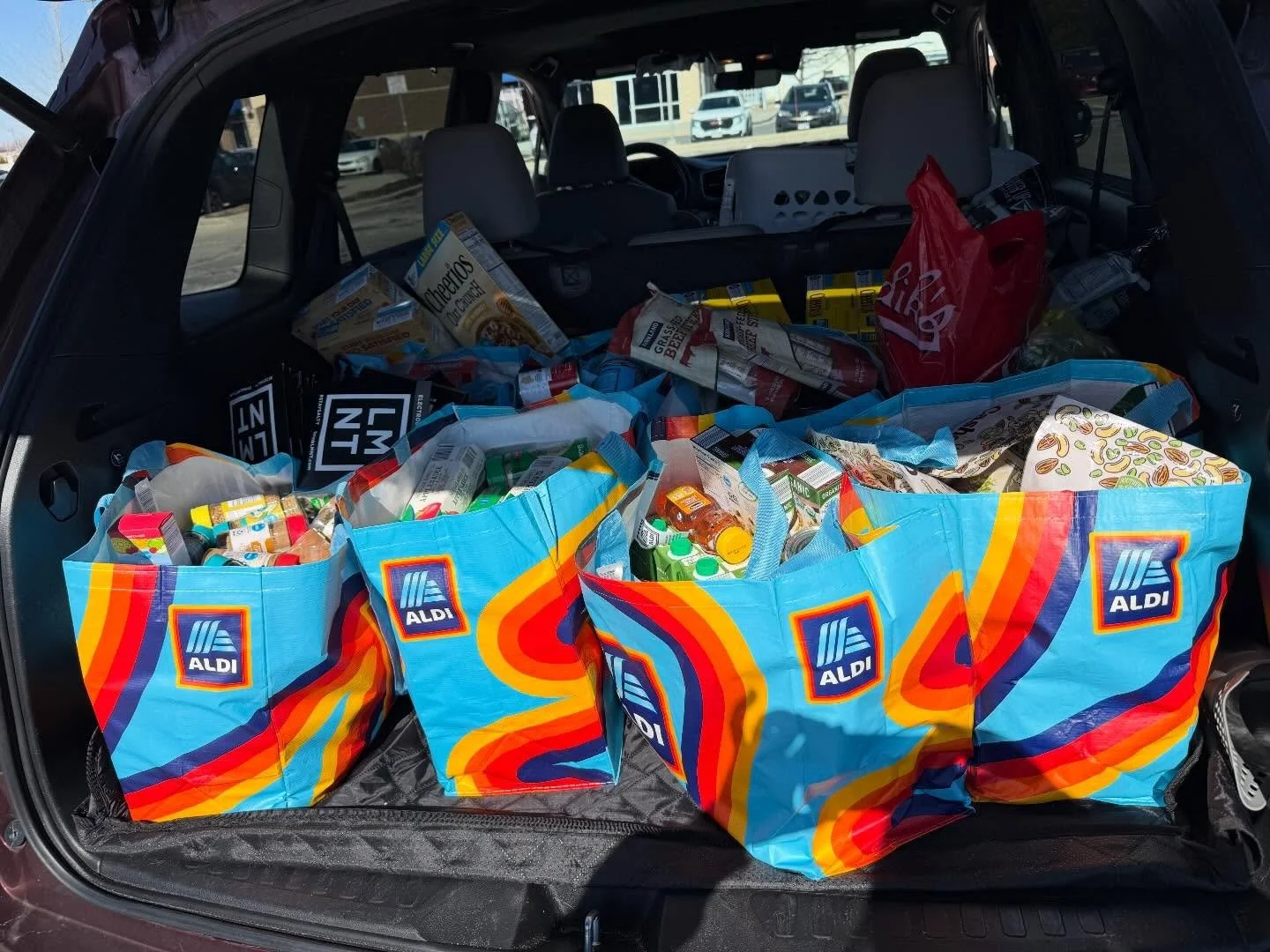 Dropped off a trunk full of delicious, nutritious food last week at @hungertaskforce! Already looking forward to the next one 🍍🫛🌽🍐🥫🫘🍯 💙