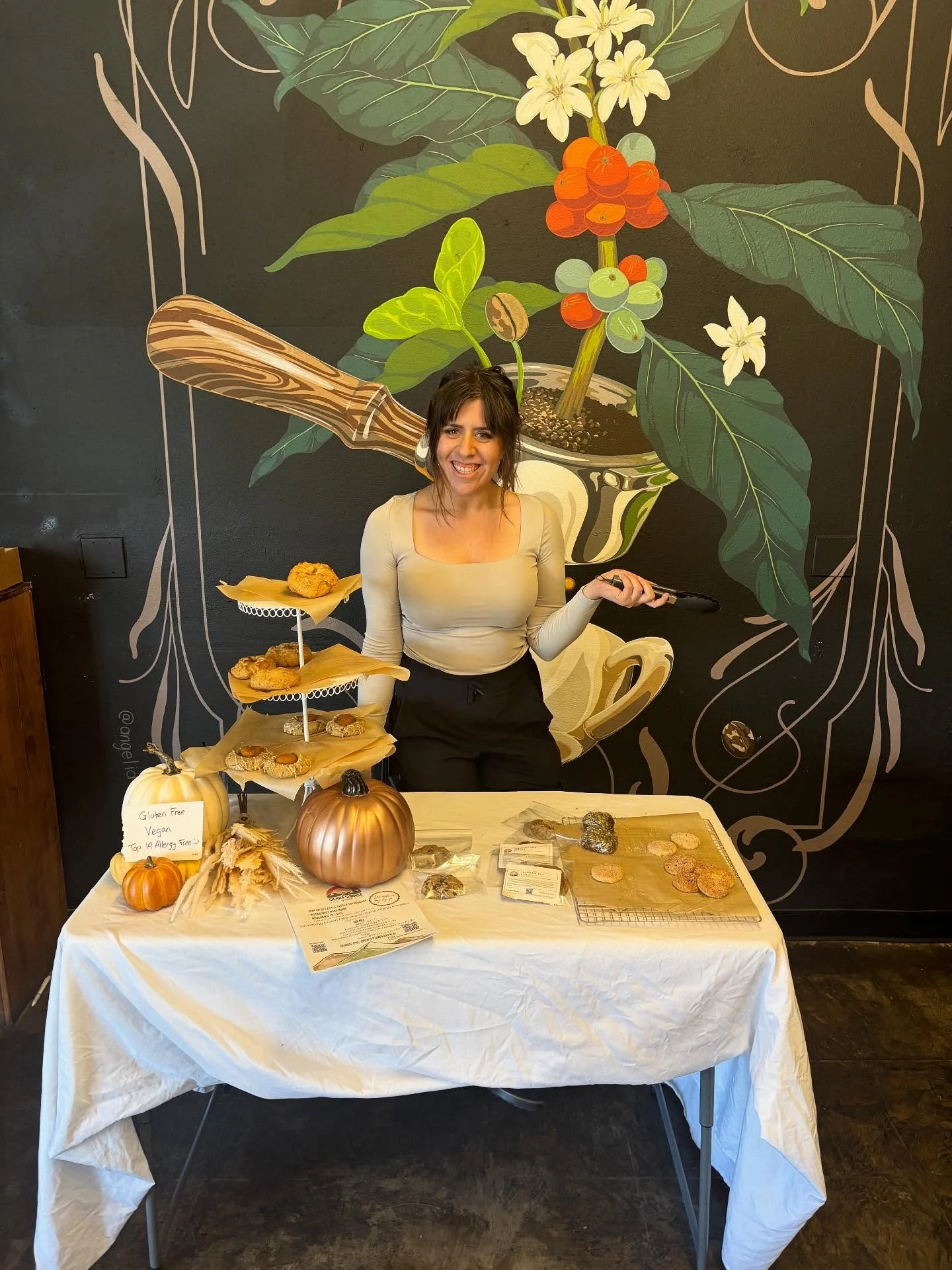 Thanks @castlecoffee for hosting my pop up on Wednesday! And thank you to everyone who supported and enjoyed some goodies! Looking forward to the next pop up on December 13th! 
🫶🏼🌄

#baker #gfbaker #glutenfree #vegan #veganbaker #nmtrue #allergyfr