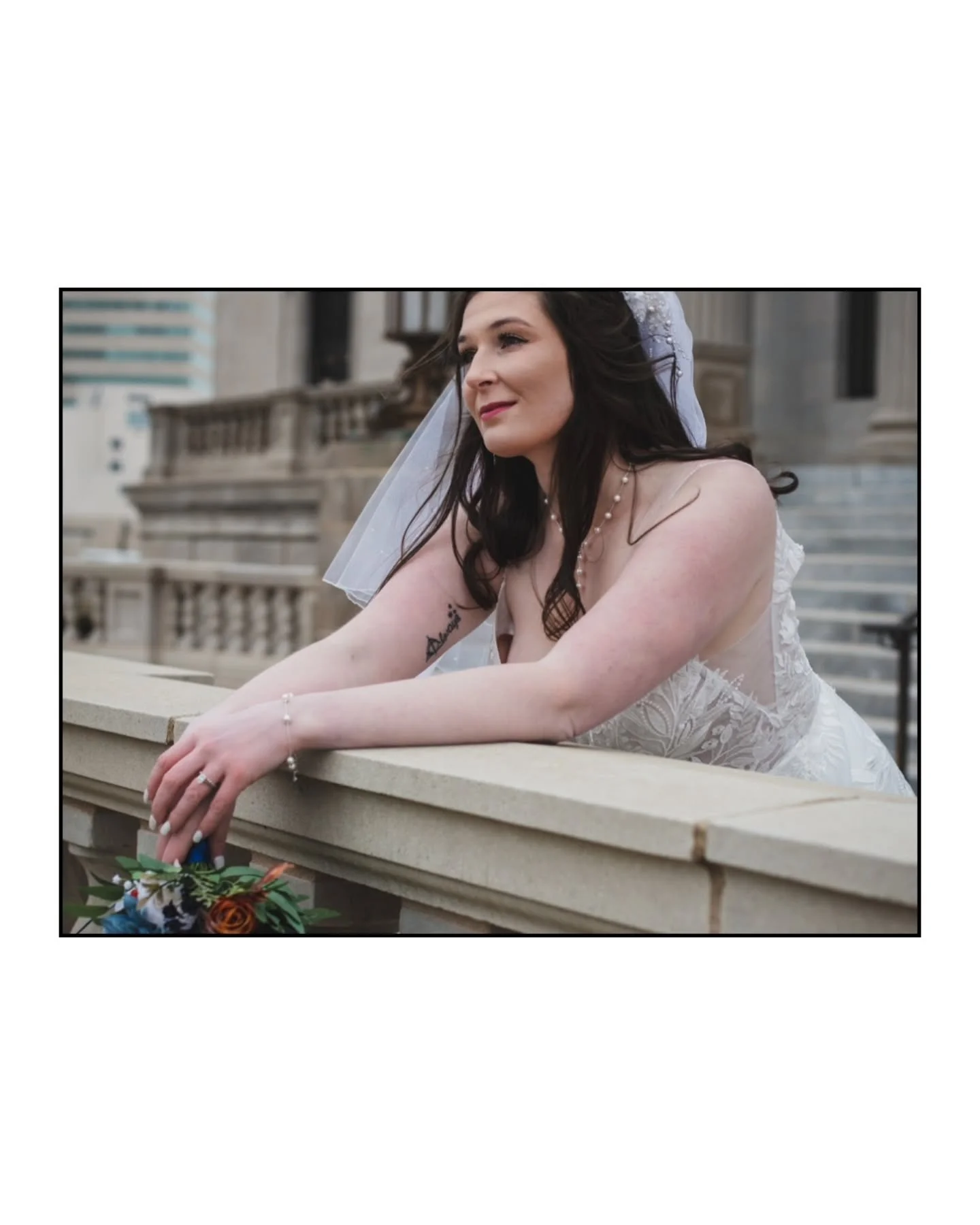 Had to take some time away from social media. Meanwhile I've had so many beautiful photoshoots and weddings,  so lets get caught up! 
This is the stunning Erika! We had a beautiful bridal portrait session. You can't even tell its like 20&deg;🥶👰💕