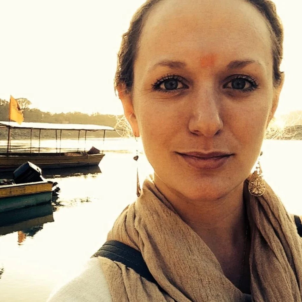 robin bushre in india ganges river behind