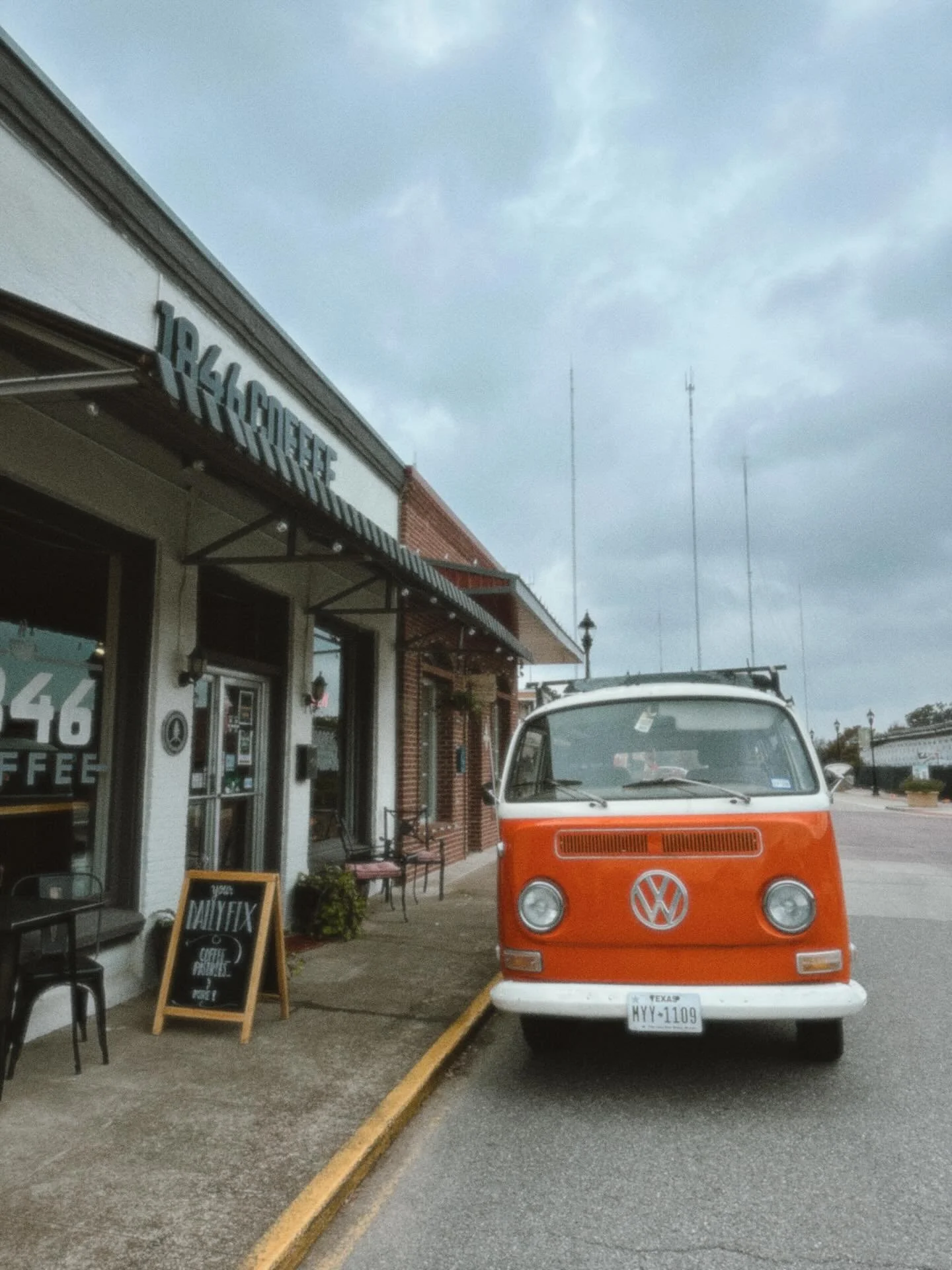 Hanging out at one of our favorite local coffee spots and longtime supporters of @thetapstop 🍻 
Great coffee, even better people, and always the best vibes. Huge thanks to @1846_coffee ☕️ for the constant encouragement and love.

This little bus has