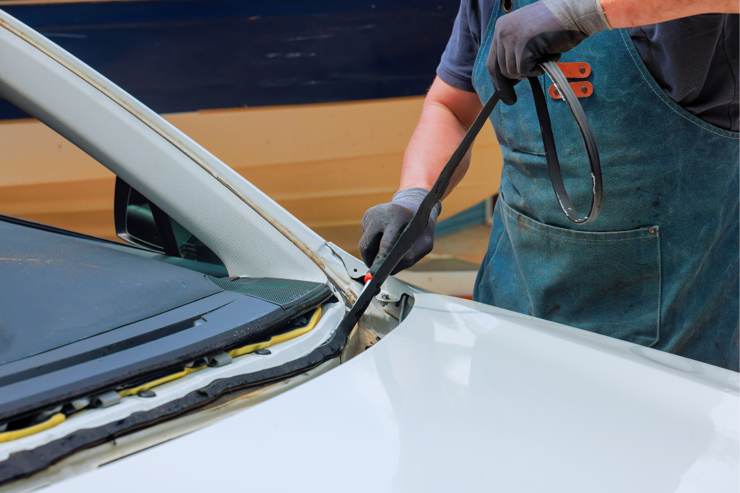 What to Expect During a Professional Auto Windshield Glass Repair