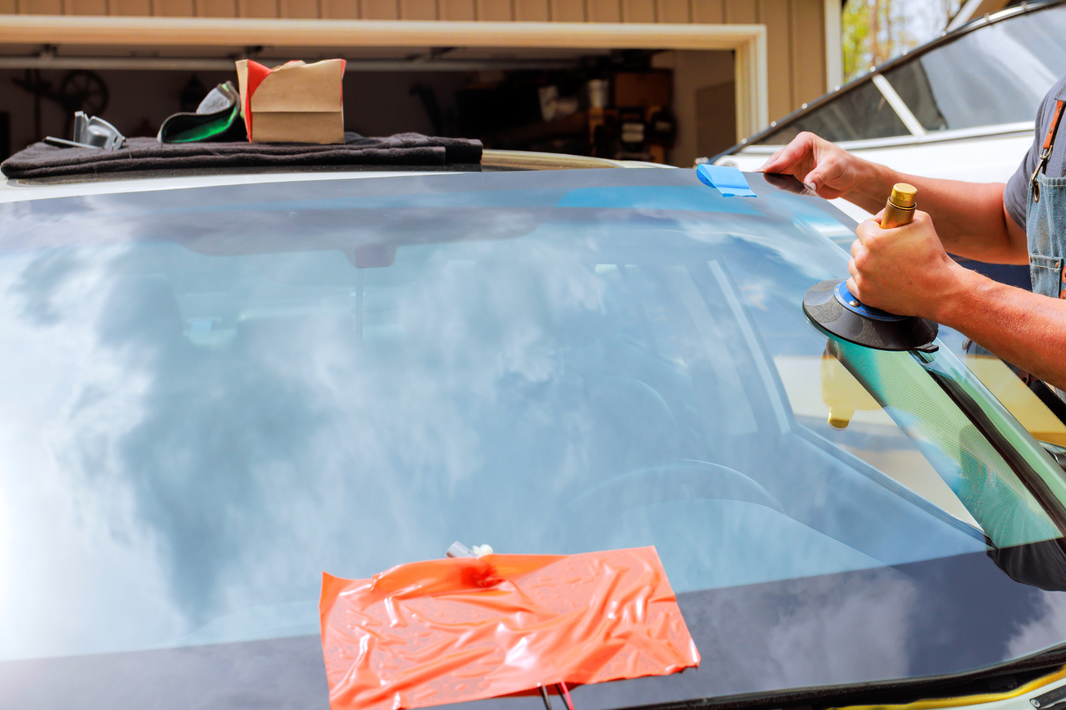 Why Small Windshield Chips Spread Faster in Vegas Heat