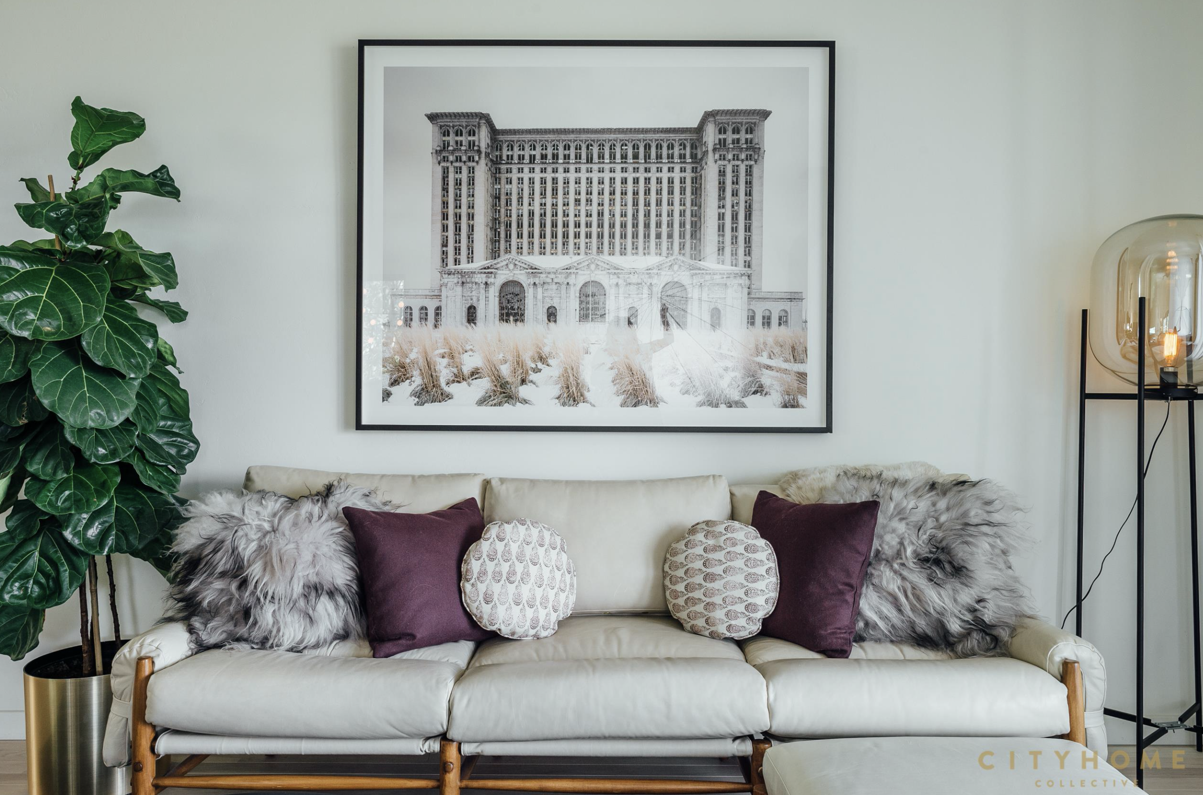 JENNIFER GARZA-CUEN | Untitled – Depot, Detroit, MI 2012