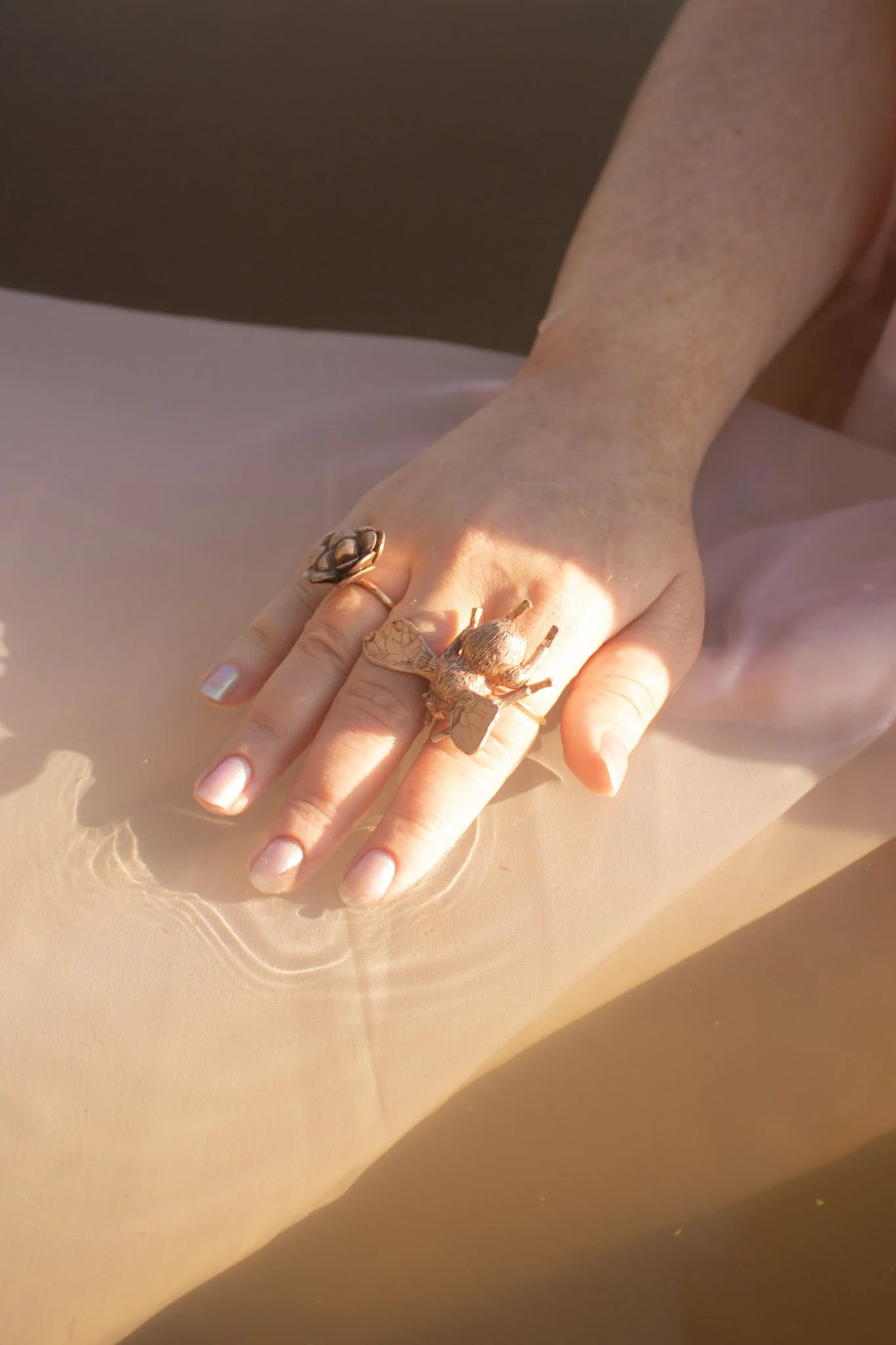 Paige Laundy, The Bee, 2026, bronze