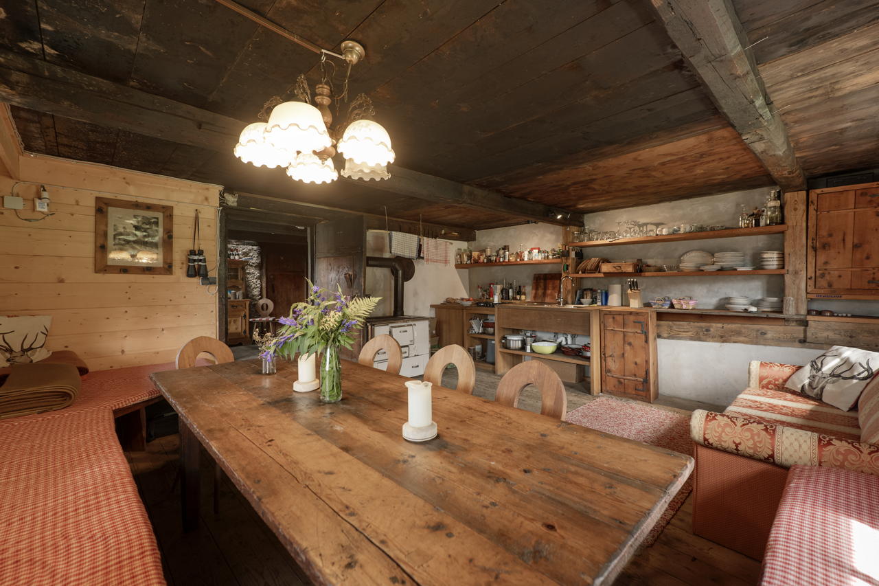 Alm__copyright_alexgretter_0122-1 Large.png