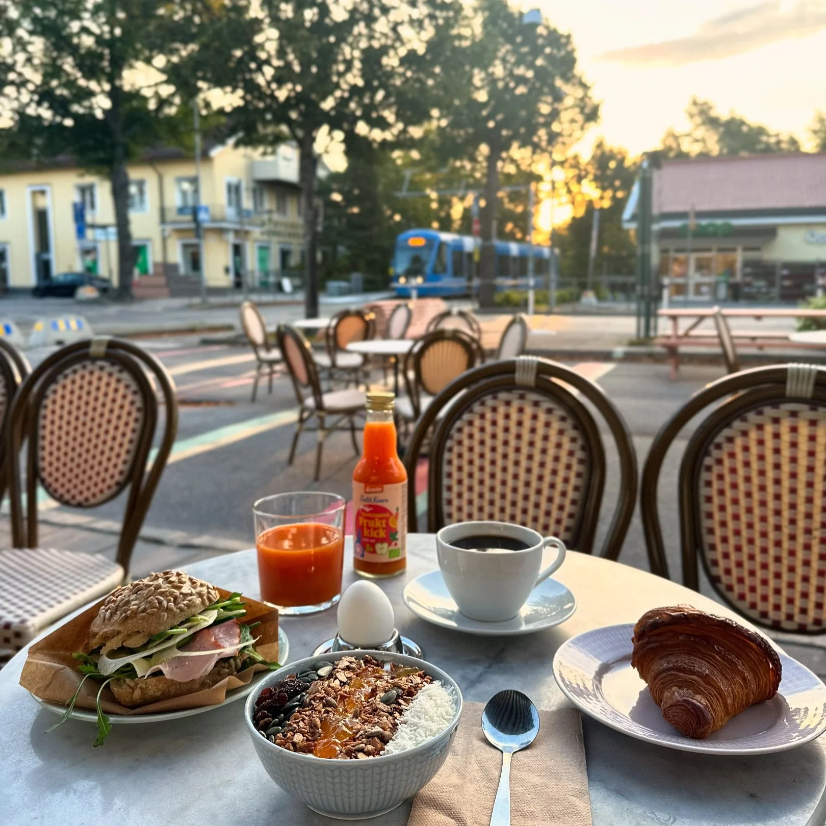 nockeby frukost ute 2.jpeg