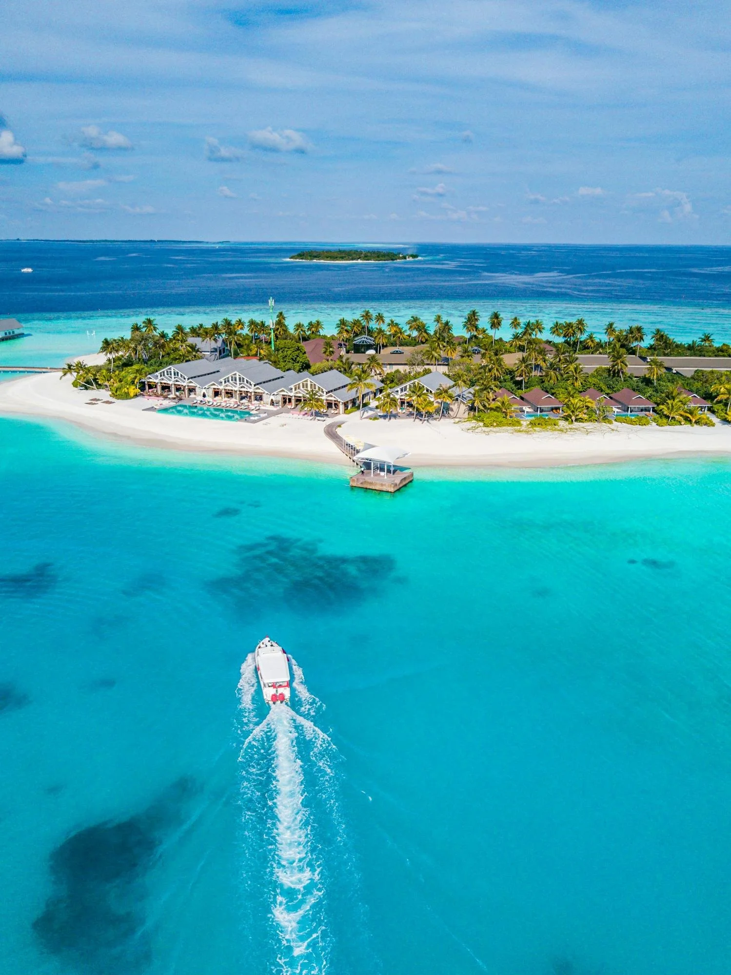 Speedboat travelling between islands in Huvadhu Atoll
