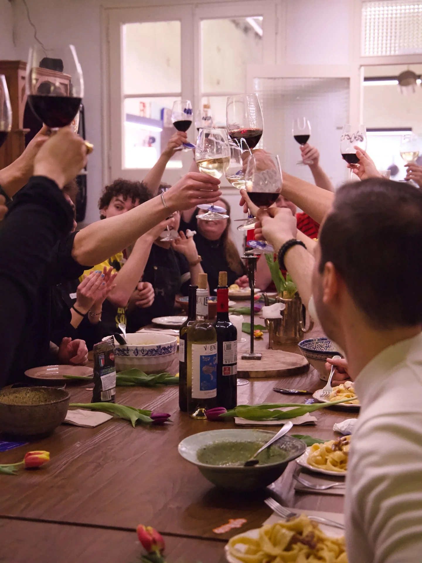 grazieee milleee a tuttttiii <3 carbonara &amp; wine hace dos dias no existia y ahora es sin duda uno de nuestros eventos estrella!!! que bien lo pasamos, vaya parejazas y que riiiiiica estaban la pastas 🍝 este san solter&iacute;n fue divertidiii