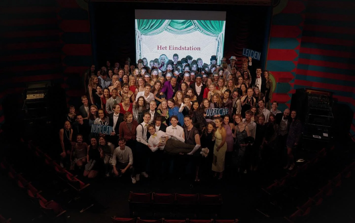 Op 15 november fotografeerde ik de Emile Awards, waar studenten die in de thuiszorg werken centraal stonden. 

Dit jaar was extra bijzonder: het 20-jarig jubileum. Mooi om deze avond en hun verhaal vast te leggen. 📷✨

👉 Interesse in een collab? Stu