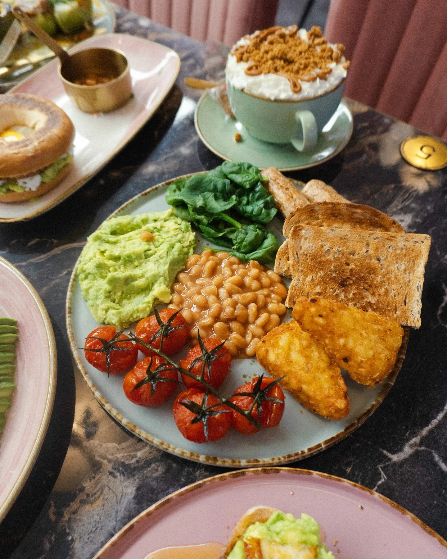 Sometimes you just need a little change&hellip; introducing our brand new menu 🙌

We&rsquo;ve added even more breakfast, lunch and light bite items, as well as some seasonal hot drinks and smoothies! There are plenty of vegan, vegetarian and gluten-