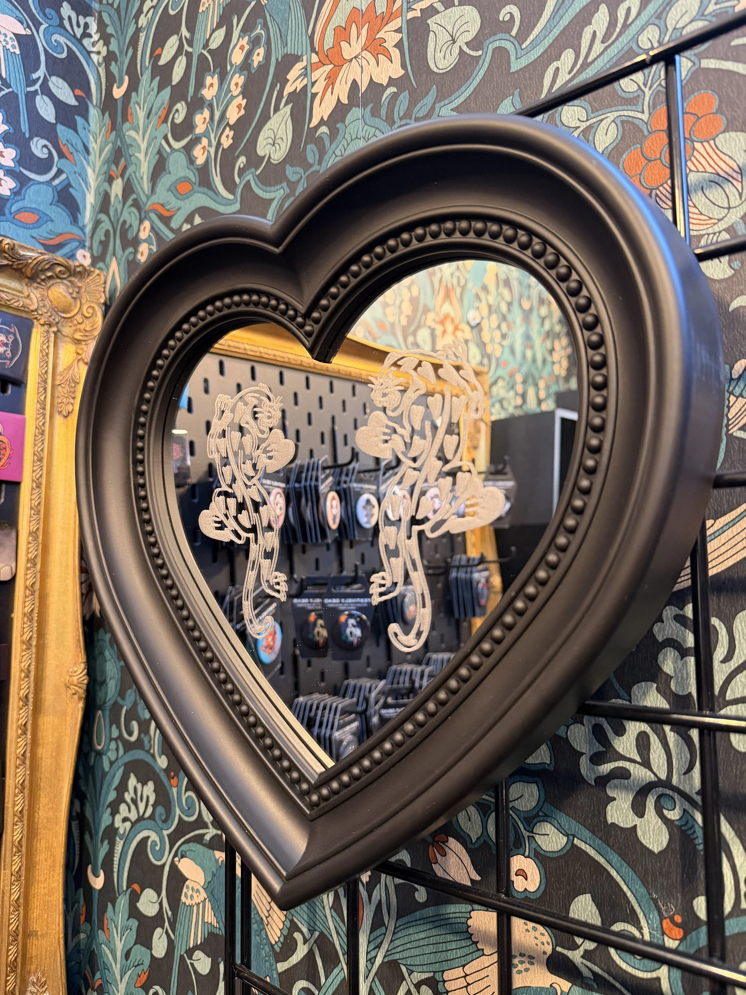 Etched heart mirror with two heart-patterned panthers