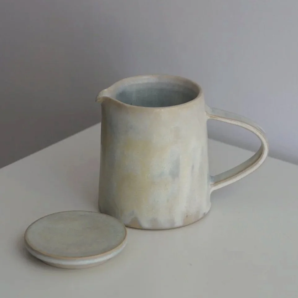 coralie_small_pitcher_angle.jpg