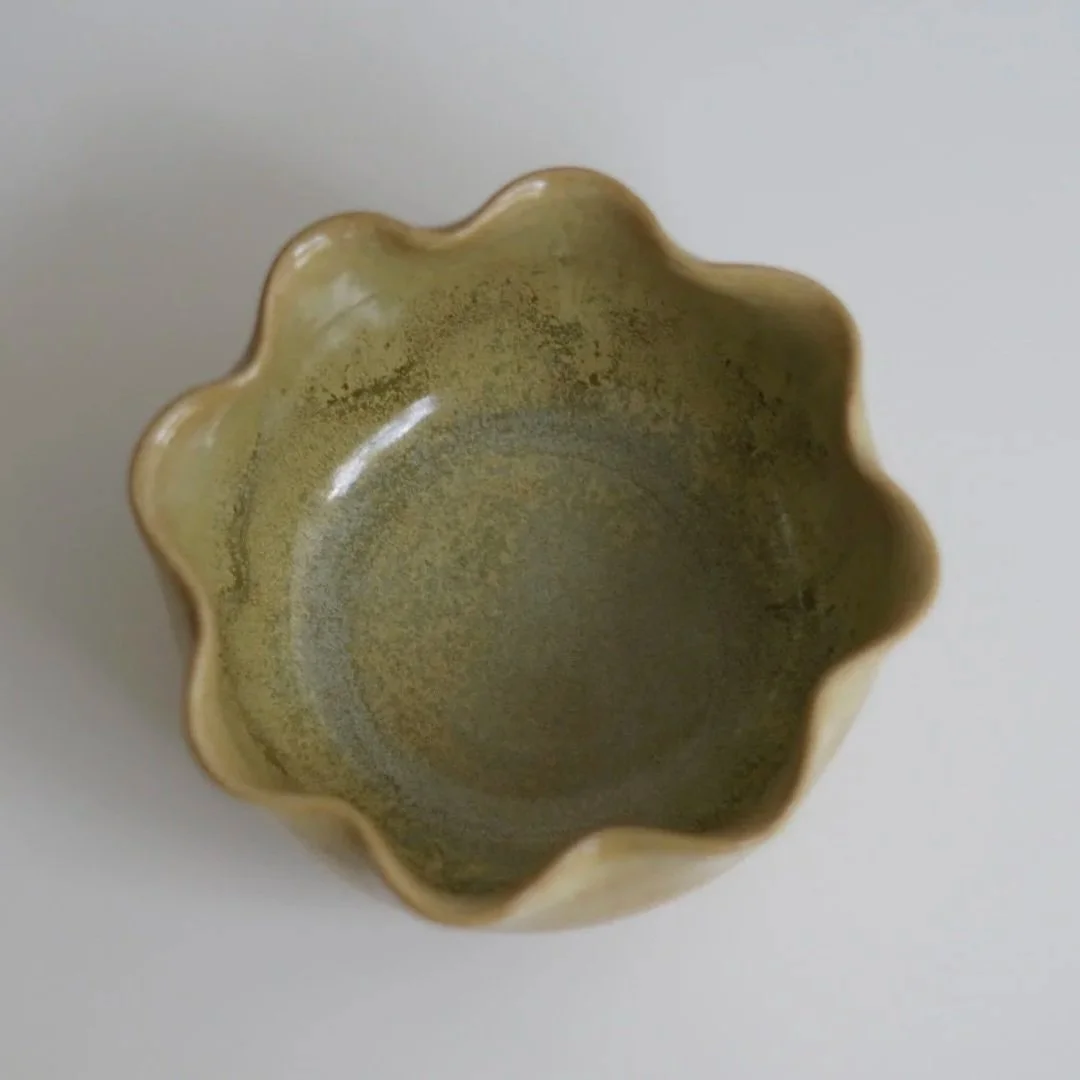 scalloped_bowl_inside.jpg
