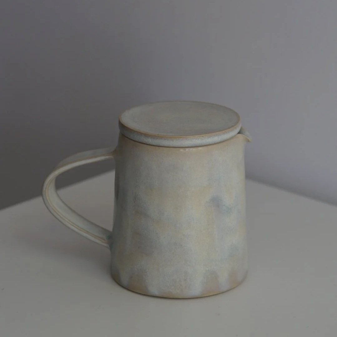 coralie_small_pitcher_side.jpg