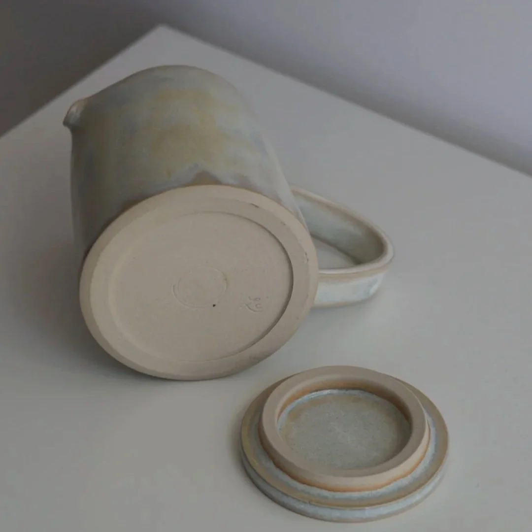 coralie_small_pitcher_bottom.jpg