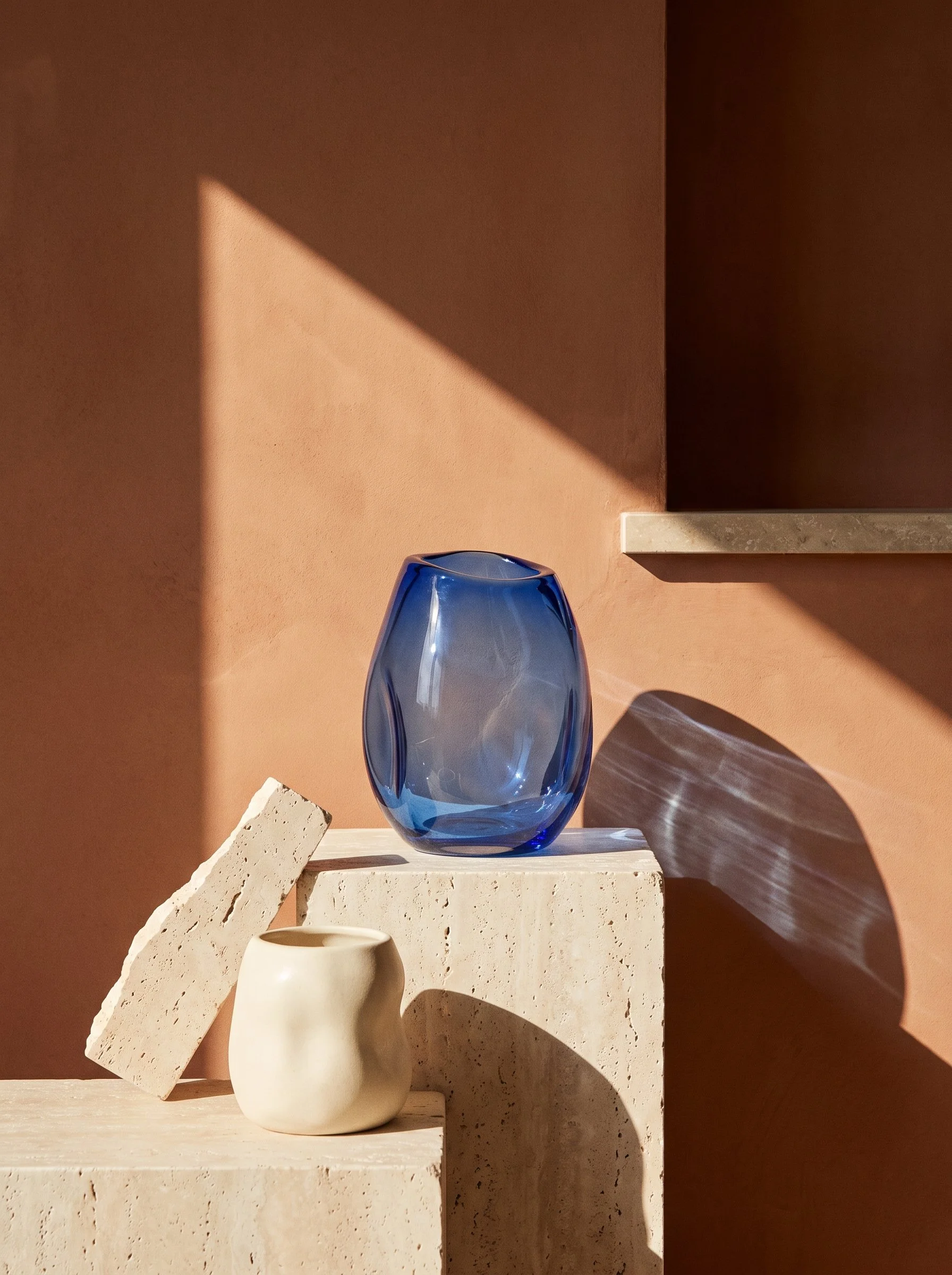 Sculptural_objects_on_travertine…_2K_20261020183419.jpg