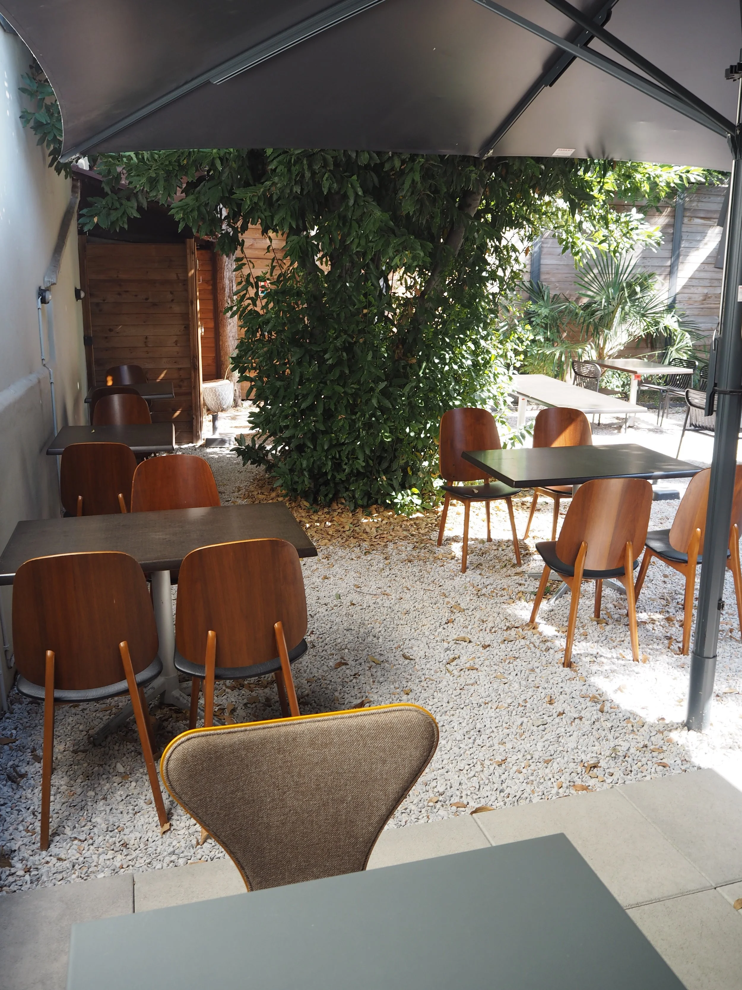 Une terrasse extérieure, dans notre jardin.