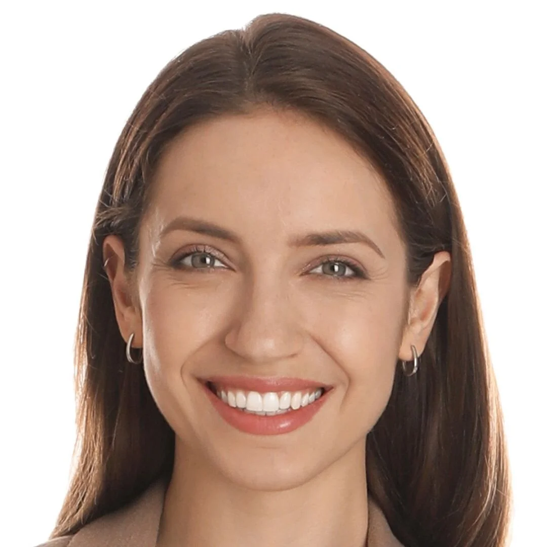 portrait of a client who found relief from functional gut challenges using clinical hypnotherapy as a complementary management strategy.