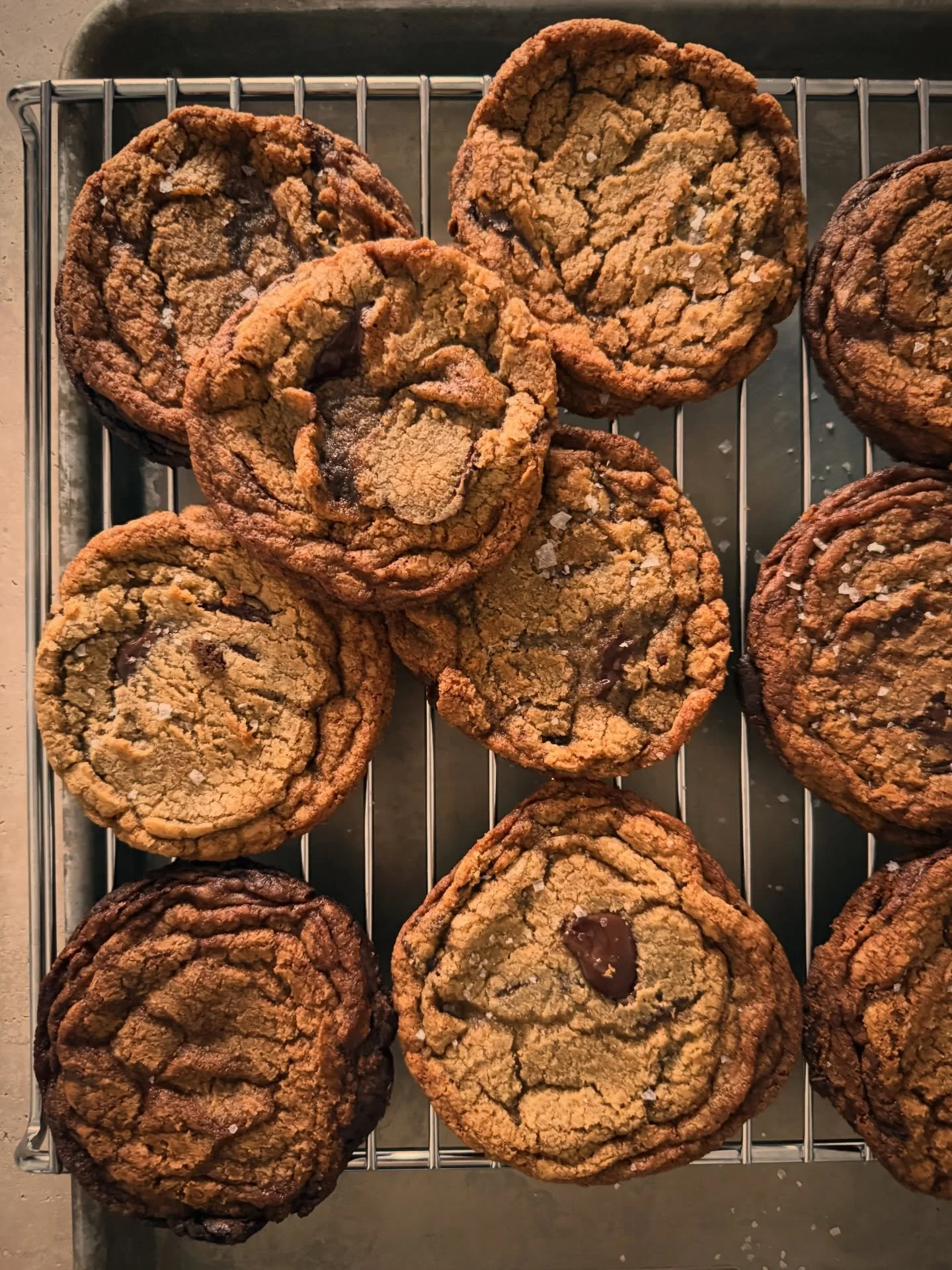 🚨recipe 🚨 Hart Bageri copycat Cookies 

A note before beginning: To make 200g of brown butter, you need about 250g of butter. Brown your butter on the stove and then weigh it to get accurate measurements. If you have extra, save for another use. Al