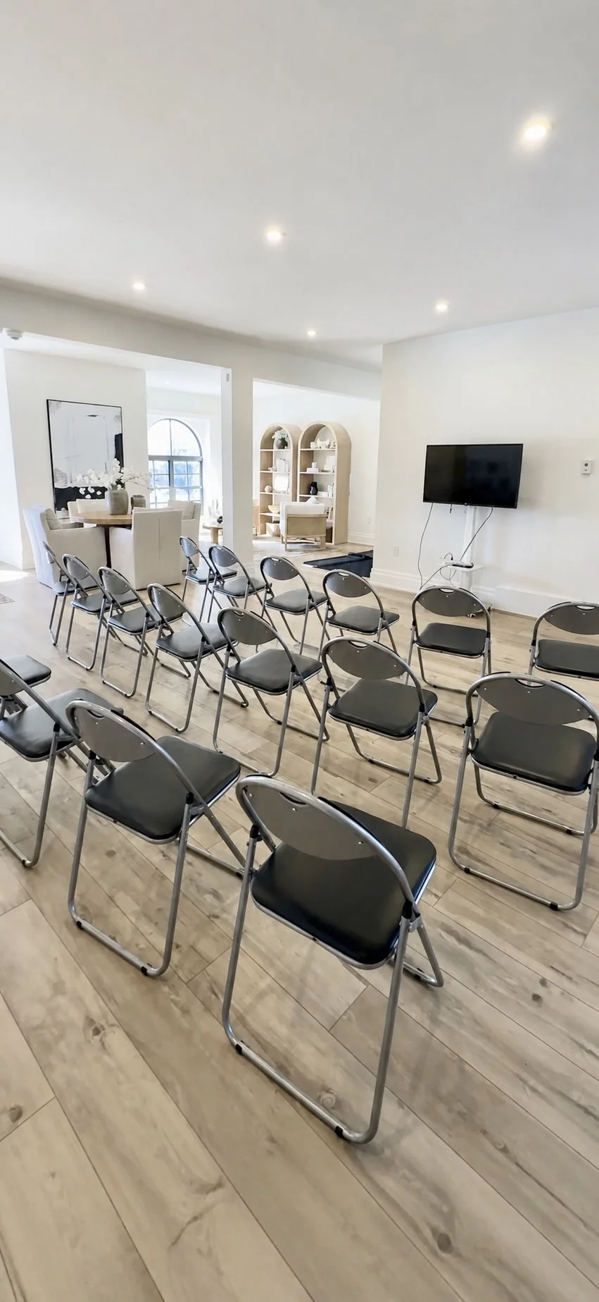 A structured, welcoming setting for workshops, presentations, and small group experiences.