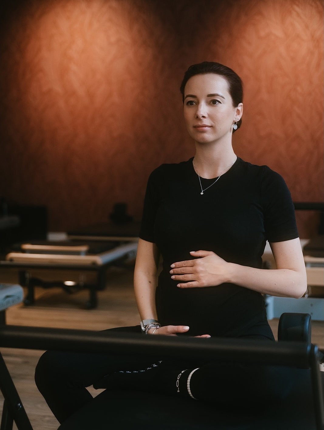 Nieuw bij roots ✨🤰🏼

Speciaal ontwikkeld voor zwangere vrouwen. Onder begeleiding van onze speciaal opgeleide instructeur Fleur train je op een veilige en verantwoorde manier, samen met andere zwangere vrouwen 🤰

Met aangepaste oefeningen, special