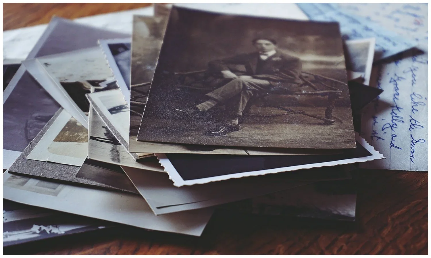 WHY YOU SHOULD HIRE A PROFESSIONAL PHOTO ORGANIZER