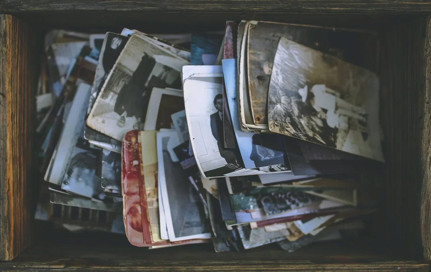 TIPS FOR SORTING THROUGH YOUR BOXES OF PHOTOS