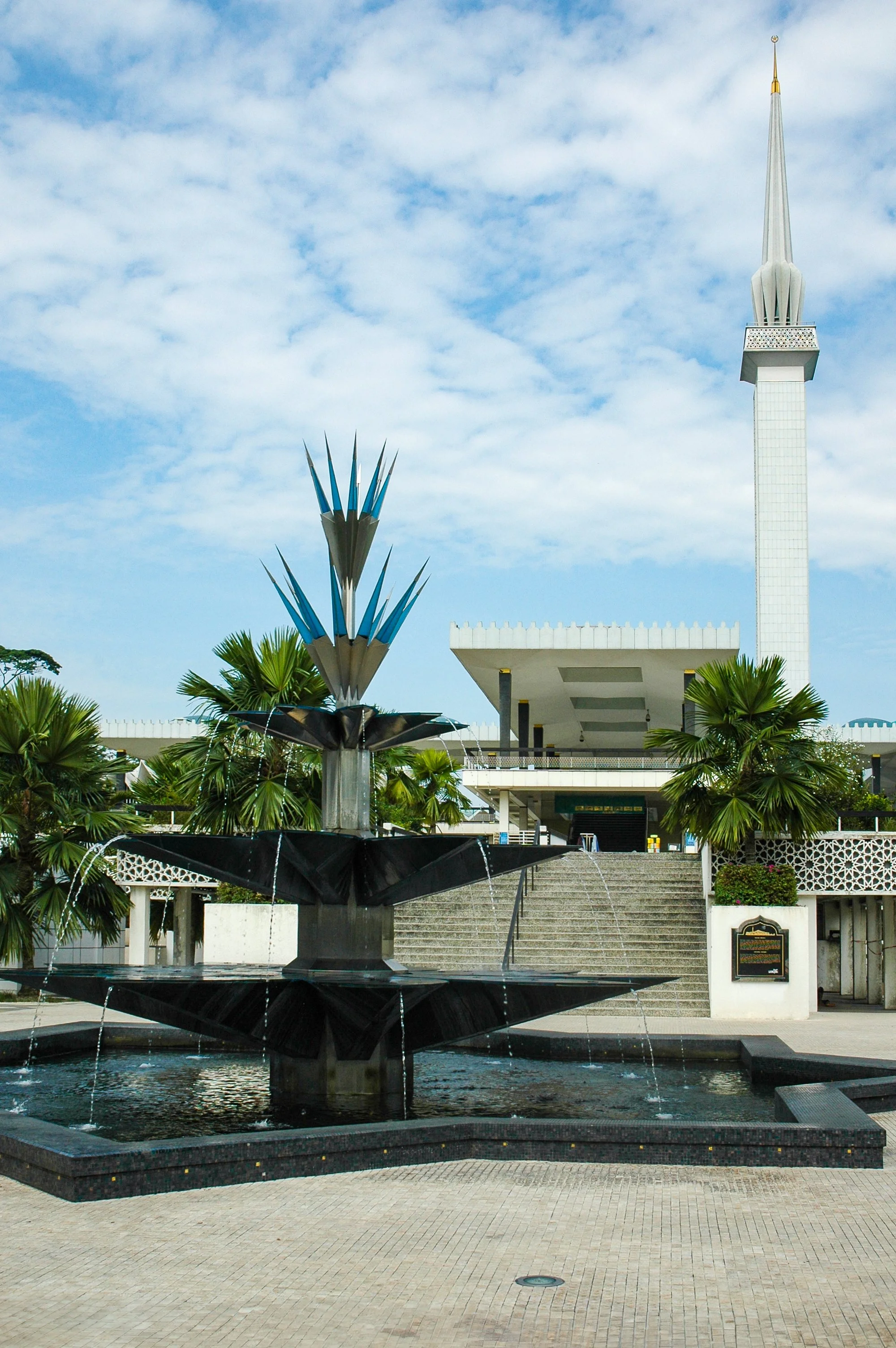 Masjid Negara (National Mosque of Malaysia), Kuala Lumpur, Malaysia.