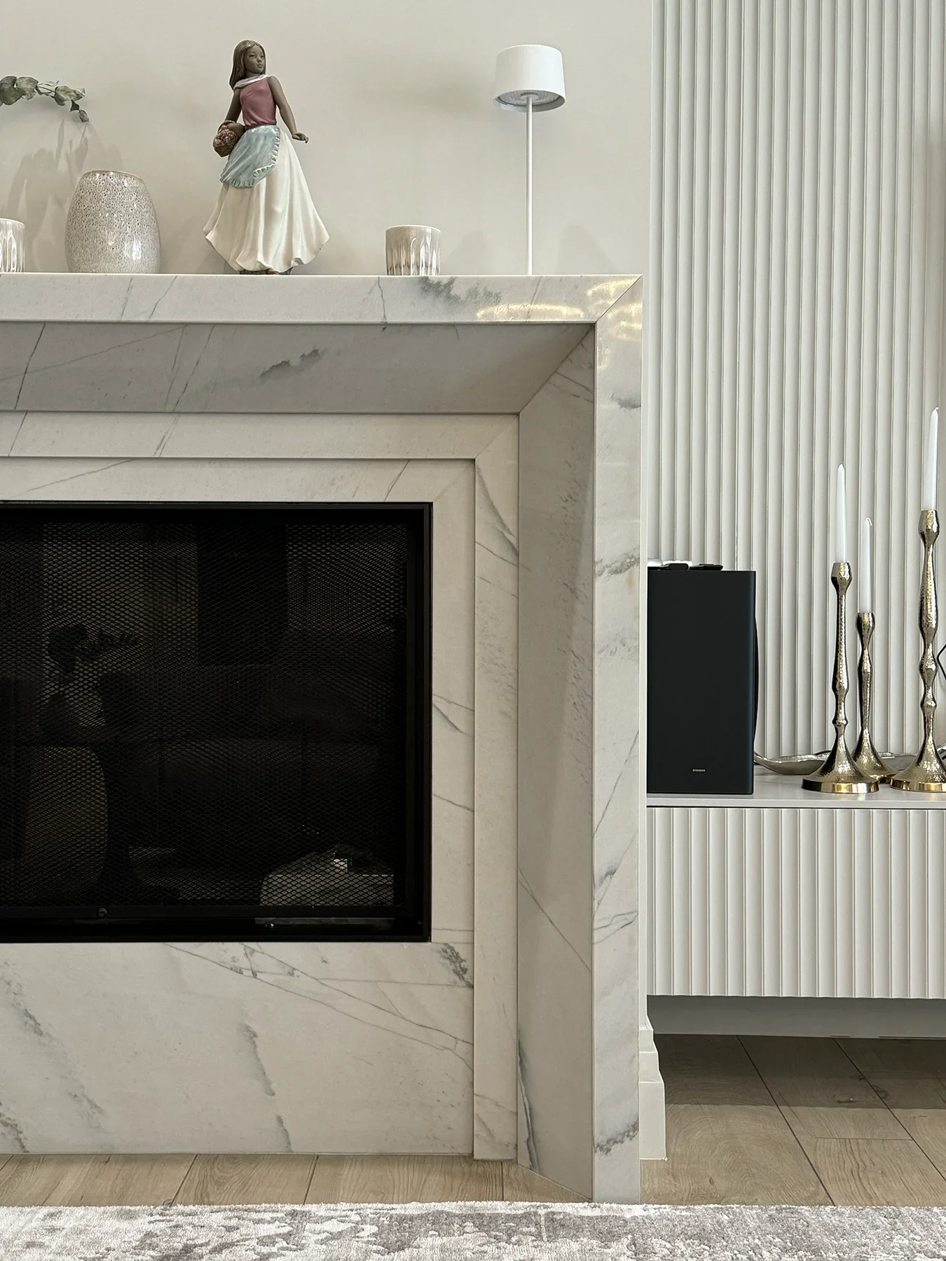 Kitchen_Photo_Living_room_Fireplace_Detail.webp