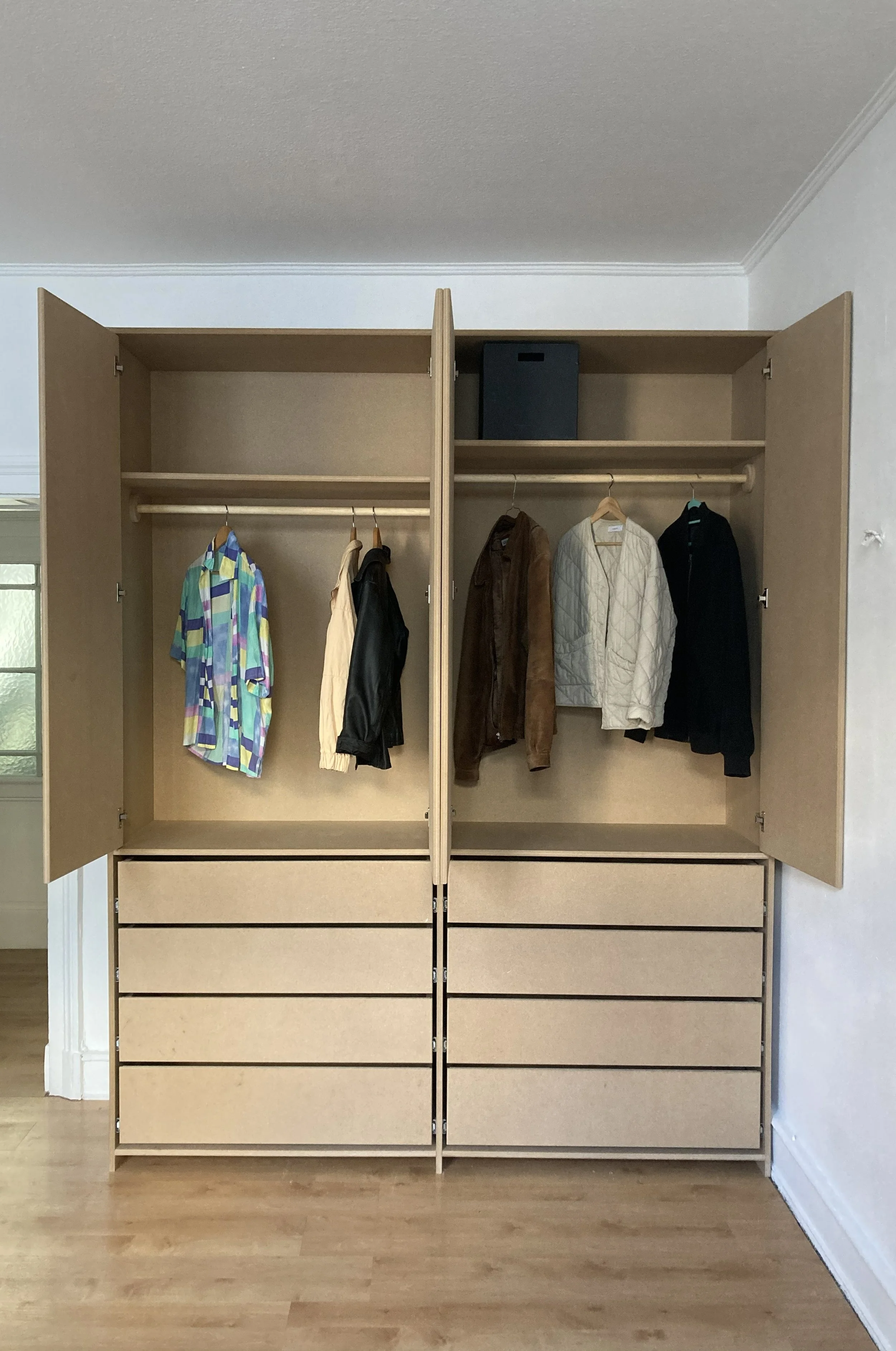 Kleiderschrank