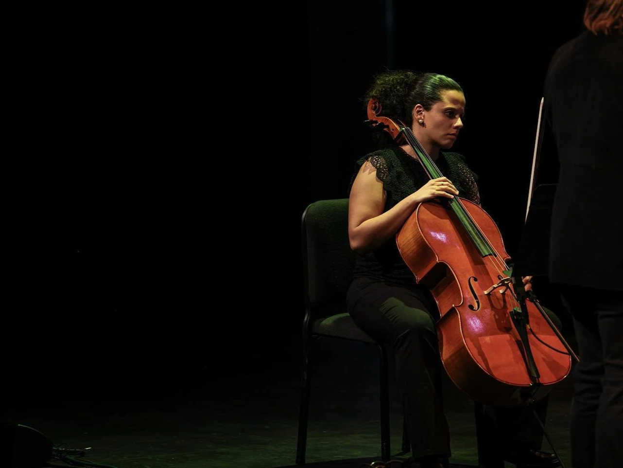 Roberta dos Santos, Brazilian cellist based in Memphis