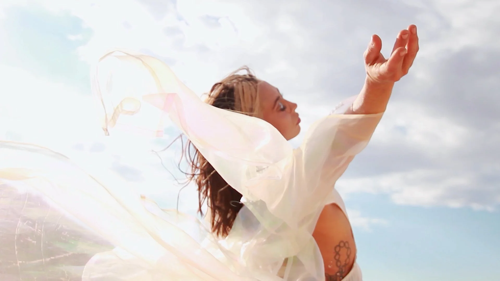 Victor Newman - Endless love.194_00.Still010.jpg