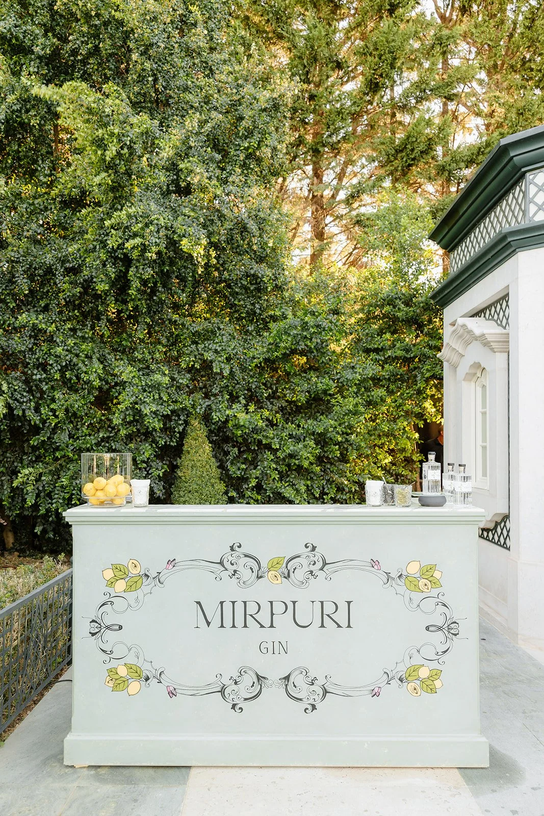 A clean pour. A sharp vibe. Curated cocktails at your private event.