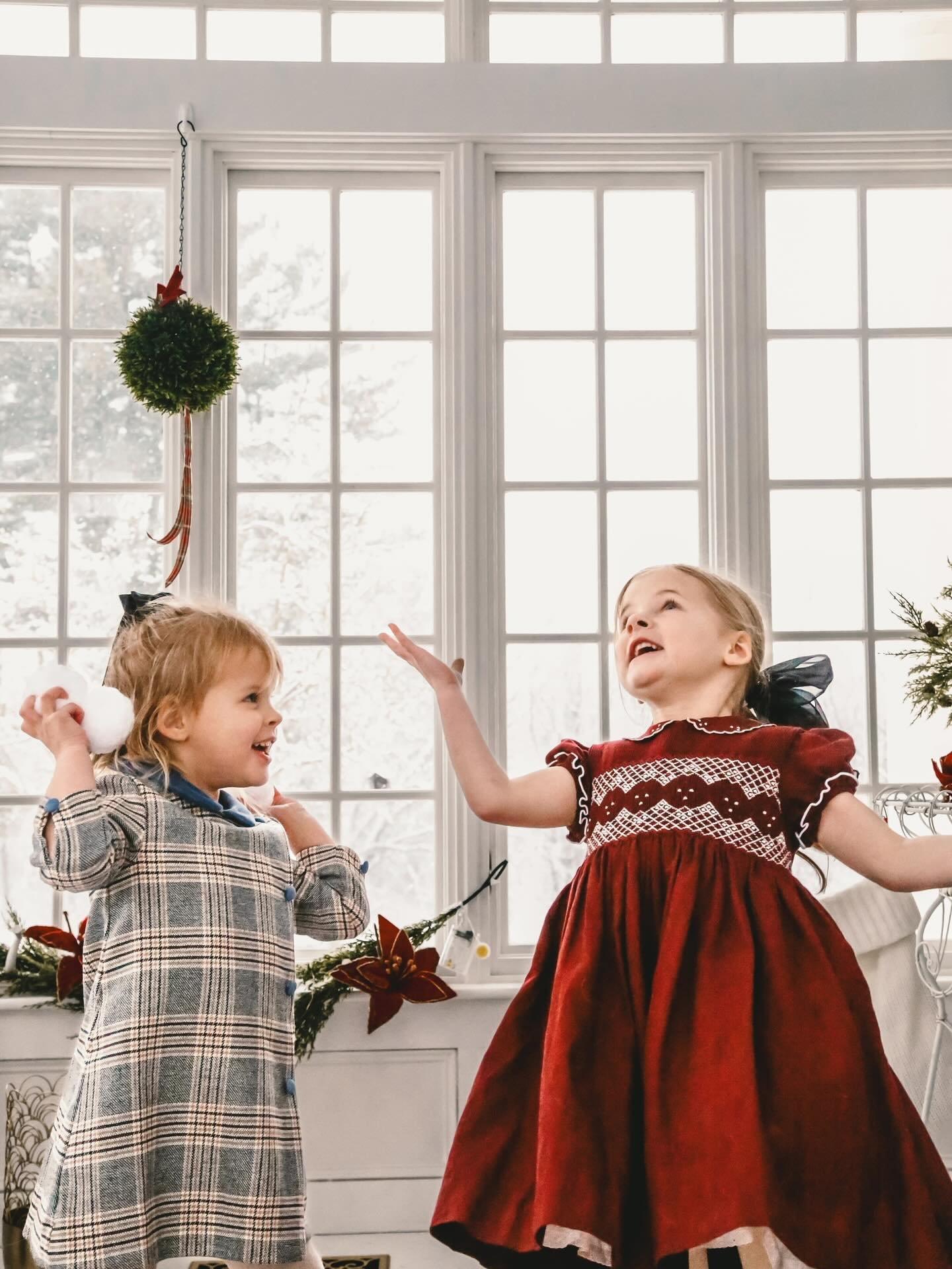 We are so ready for Christmas here! @twobellsct 

#TwoBellsCT #eleganthome #HistoricDistrict #EventVenue #SpecialOccasions