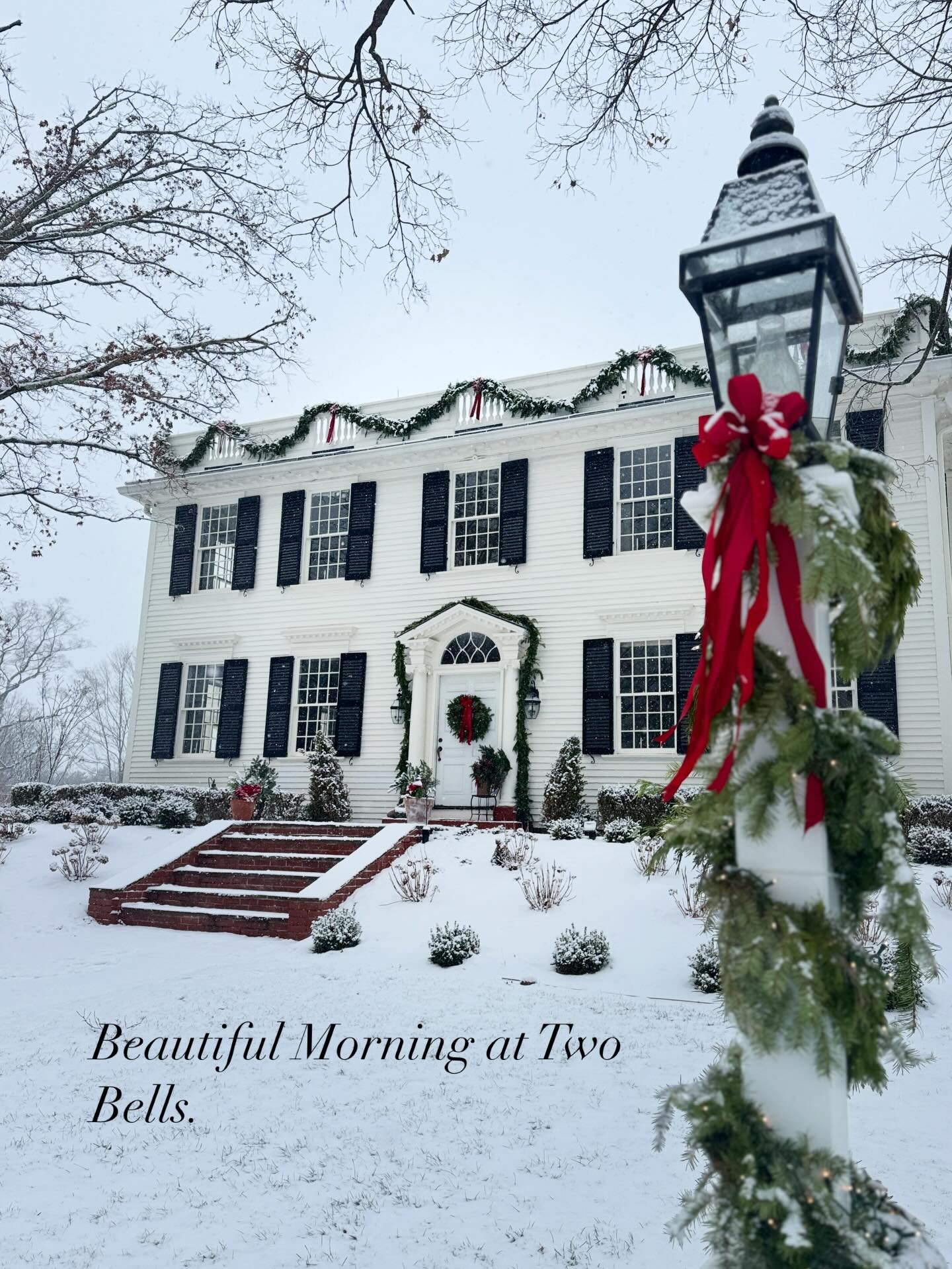 Pop up photo shoot day!  #twobellsct #historichouse #historic #historichome #historicdistrict #suffield #ct #visitct #venue #historical #ctvisit @twobellsct