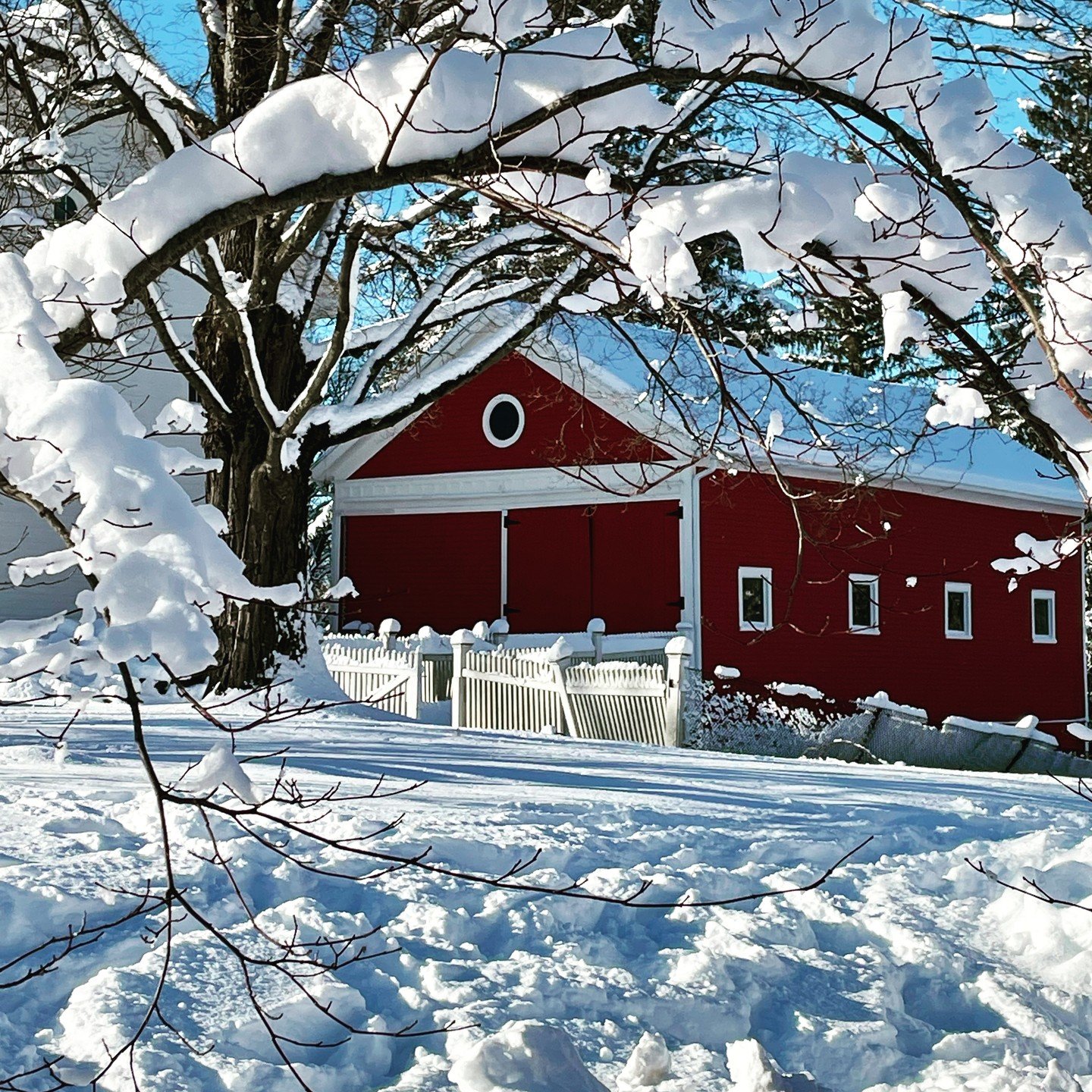 An oldie but a goodie of our barn :) 
(Pre-fence removal) on a beautiful snowy day. 
#twobellsct #newengland 
.
.
.

#intimatewedding #redbarn #historicpreservation #WeddingVenueCT #EstateWedding #HistoricWeddingVenue #BeautifulVenues #CharmingWeddin