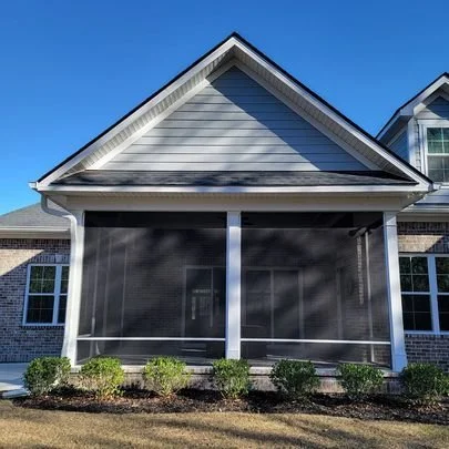 Screened Porch VS. Open Deck: Which Is Right For You?