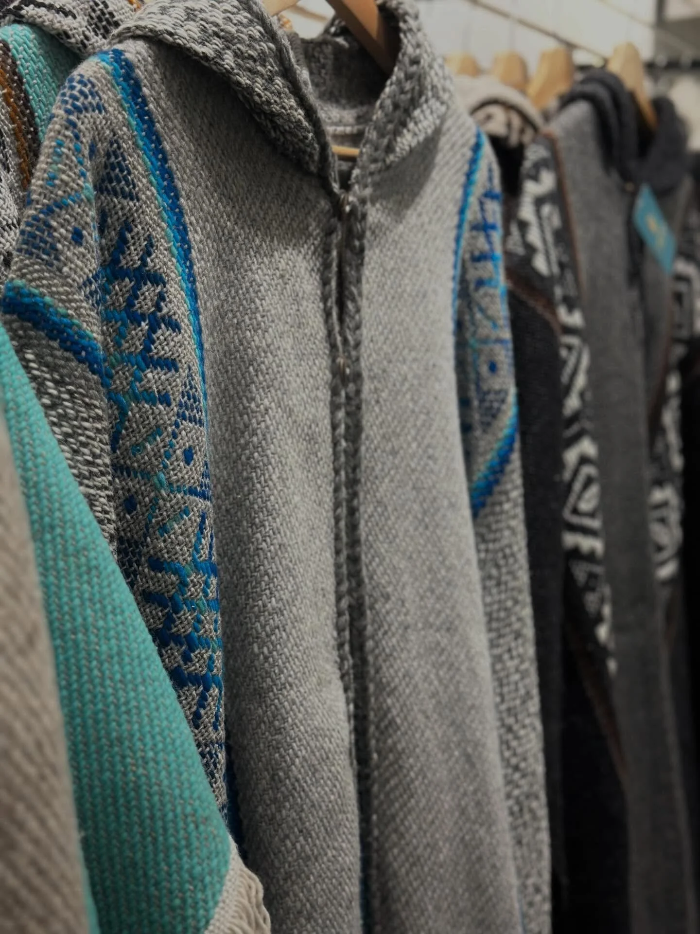 Warm up in the winter outdoor with this 100% wool poncho. Handmade by indigenous families in ecuador!
#indigenousmade #cambridgeside #organicthreadsclothing #fairtradefashion