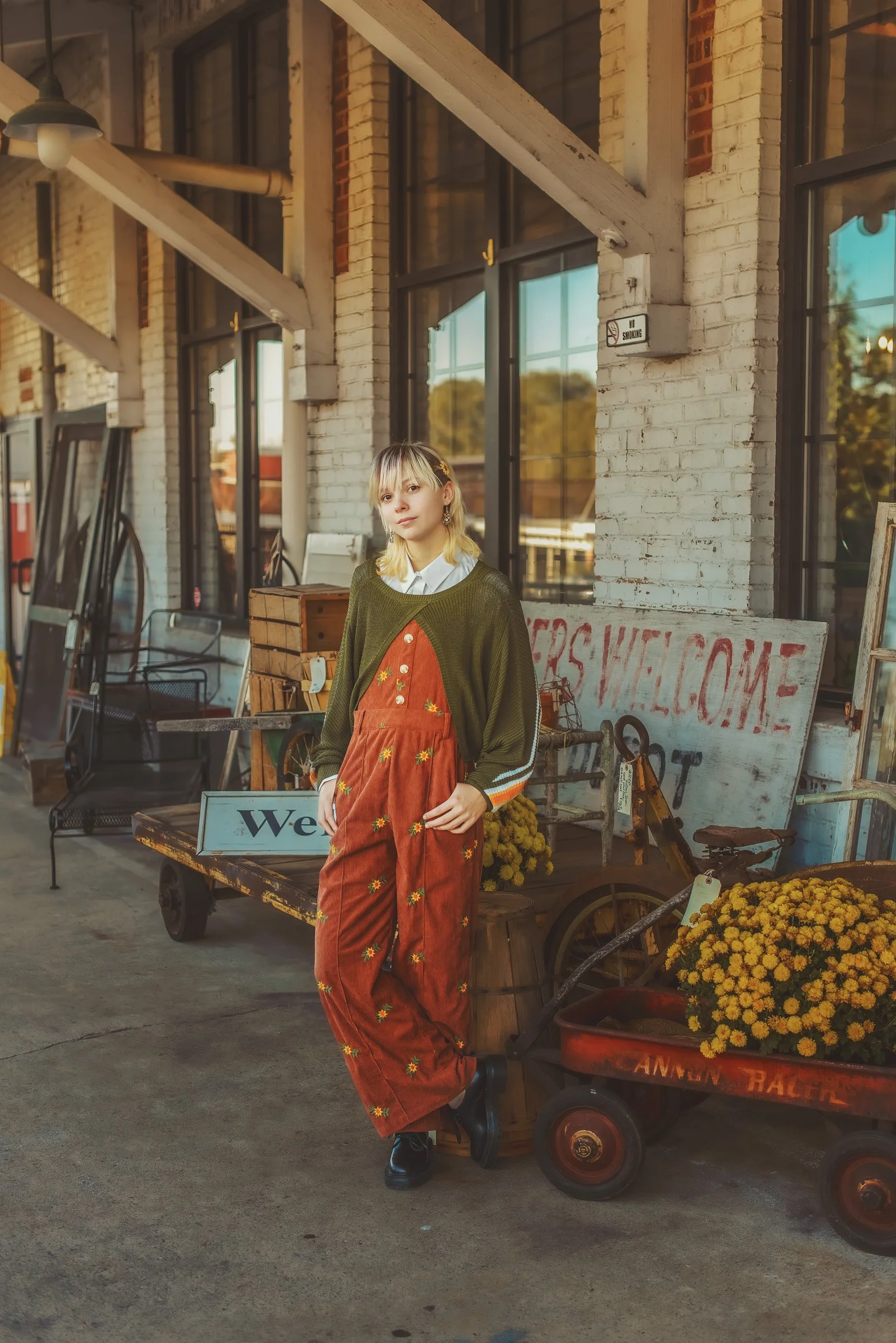 staci-noel-photography_adrien-senior-portraits_vintage-thrift-store_12.jpg