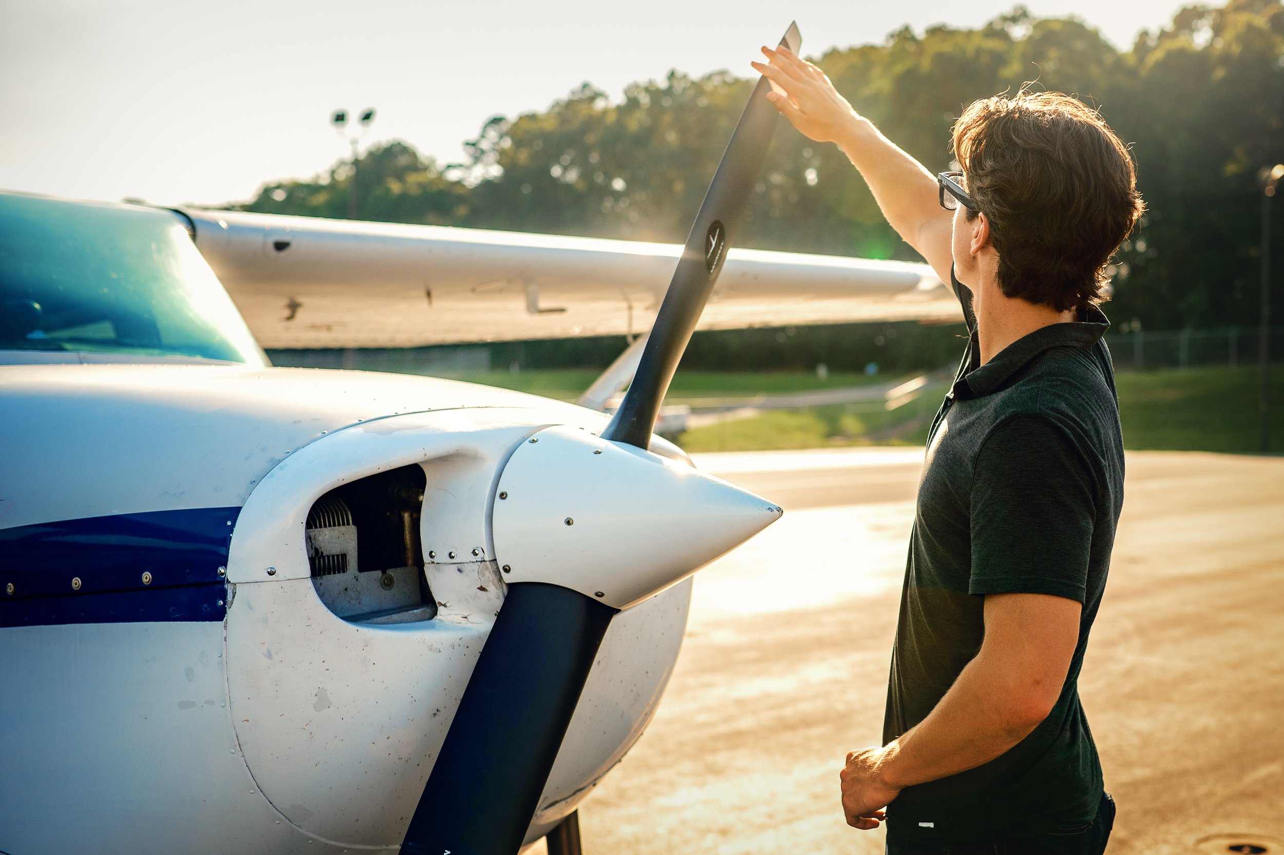 zach-pilot-senior-session-monroe-executive-airport-5.jpg